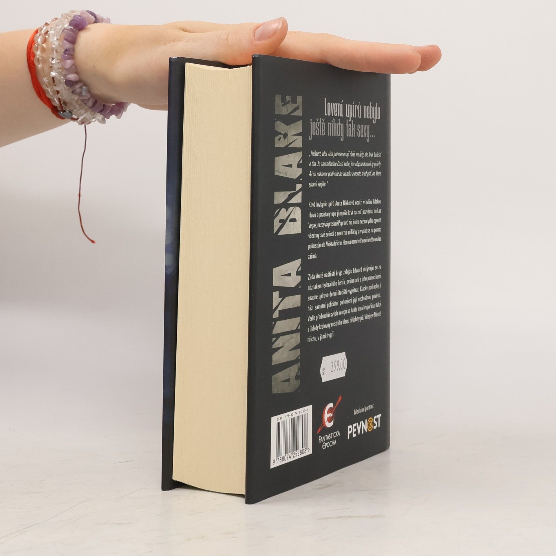 Laurell K. Hamilton S kůží na trh