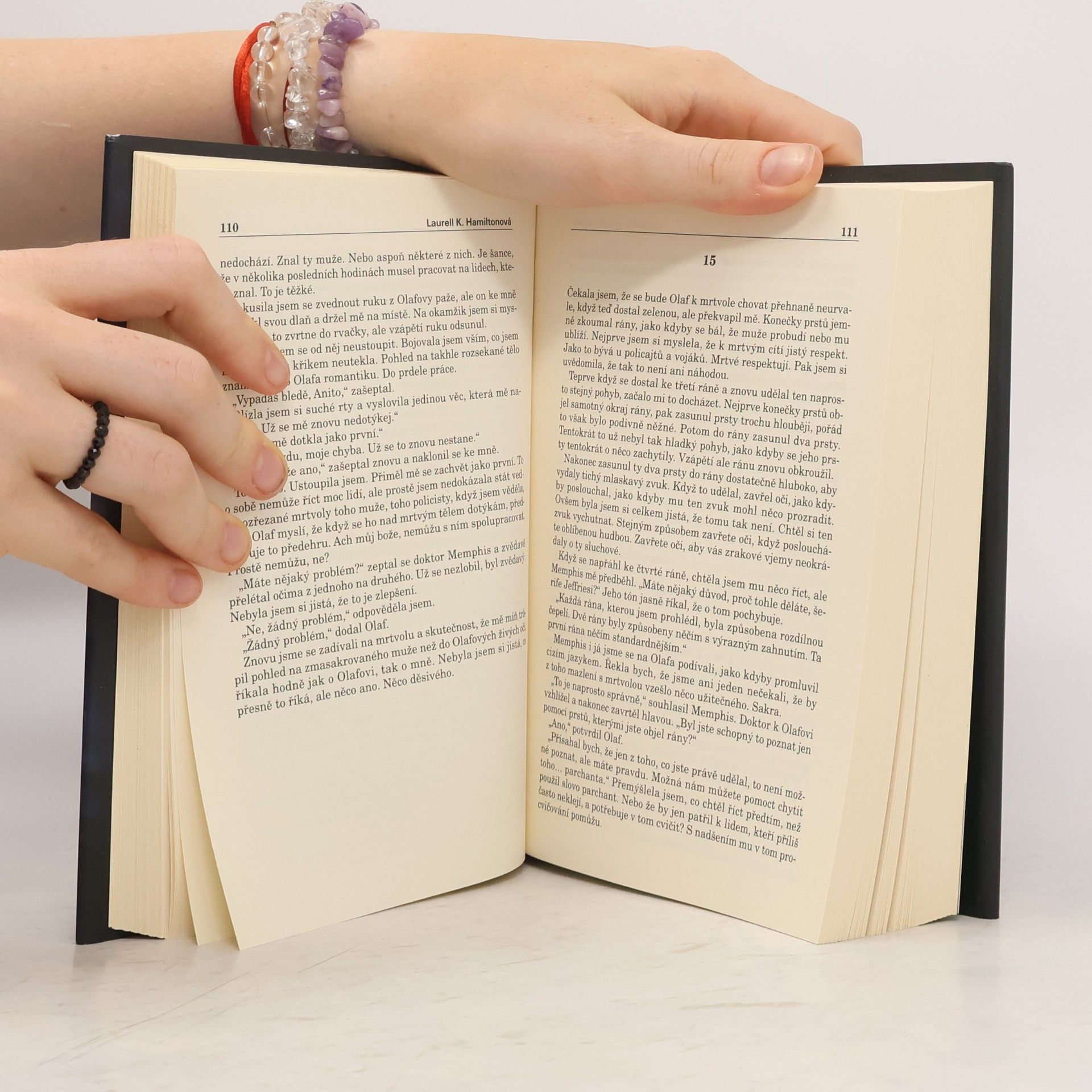Laurell K. Hamilton S kůží na trh