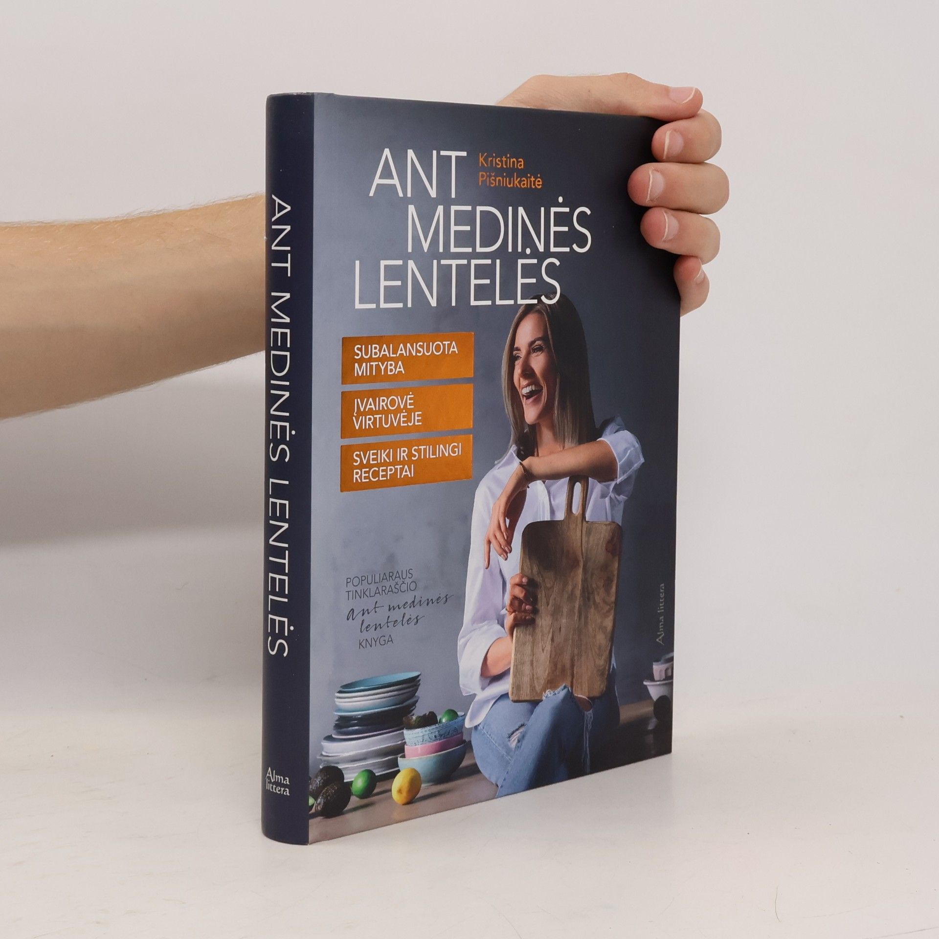 Kristina Pišniukaitė-Šimkienė Ant medinės lentelės: subalansuota mityba, įvairovė virtuvėje, sveiki ir stilingi receptai
