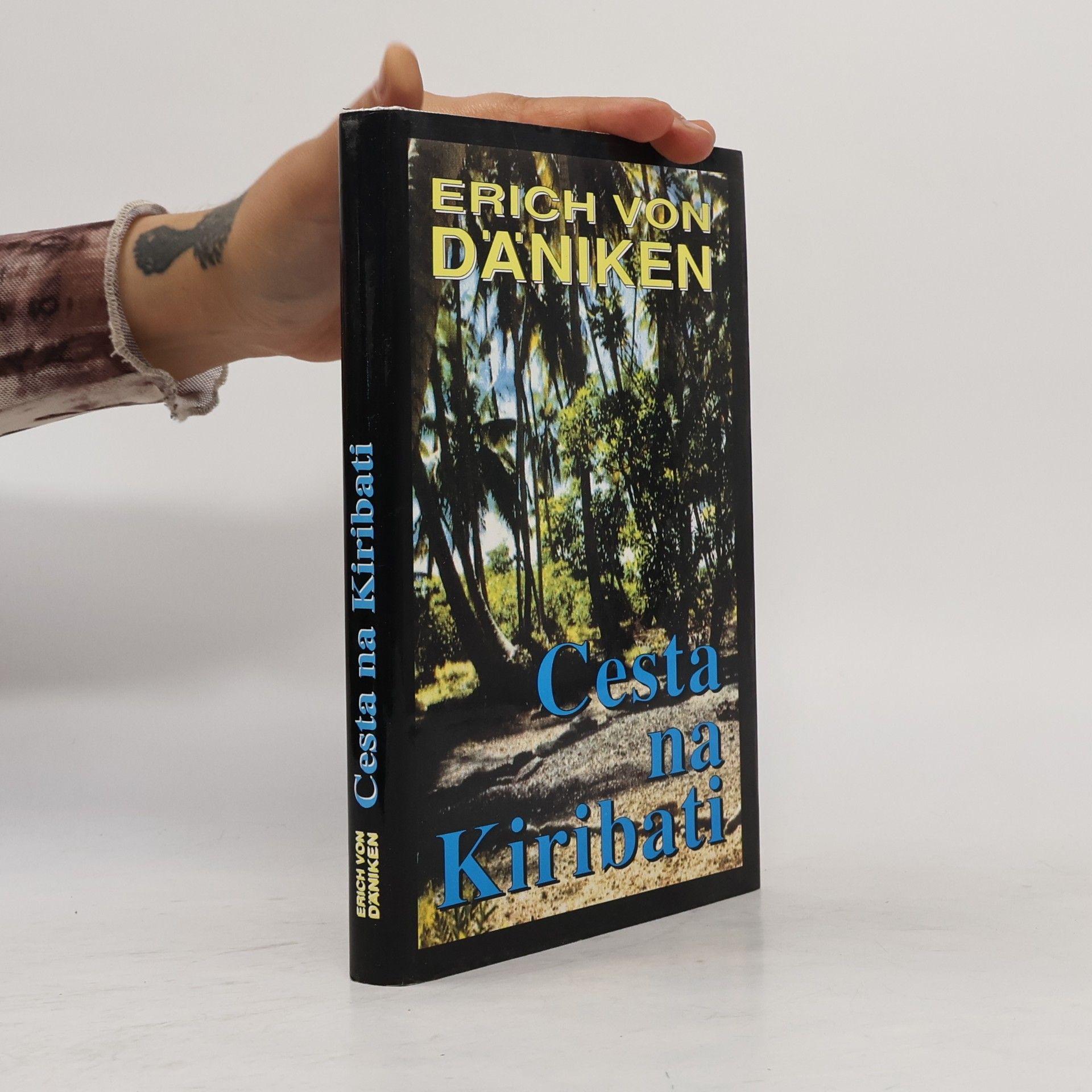 Erich von Däniken Cesta na Kiribati
