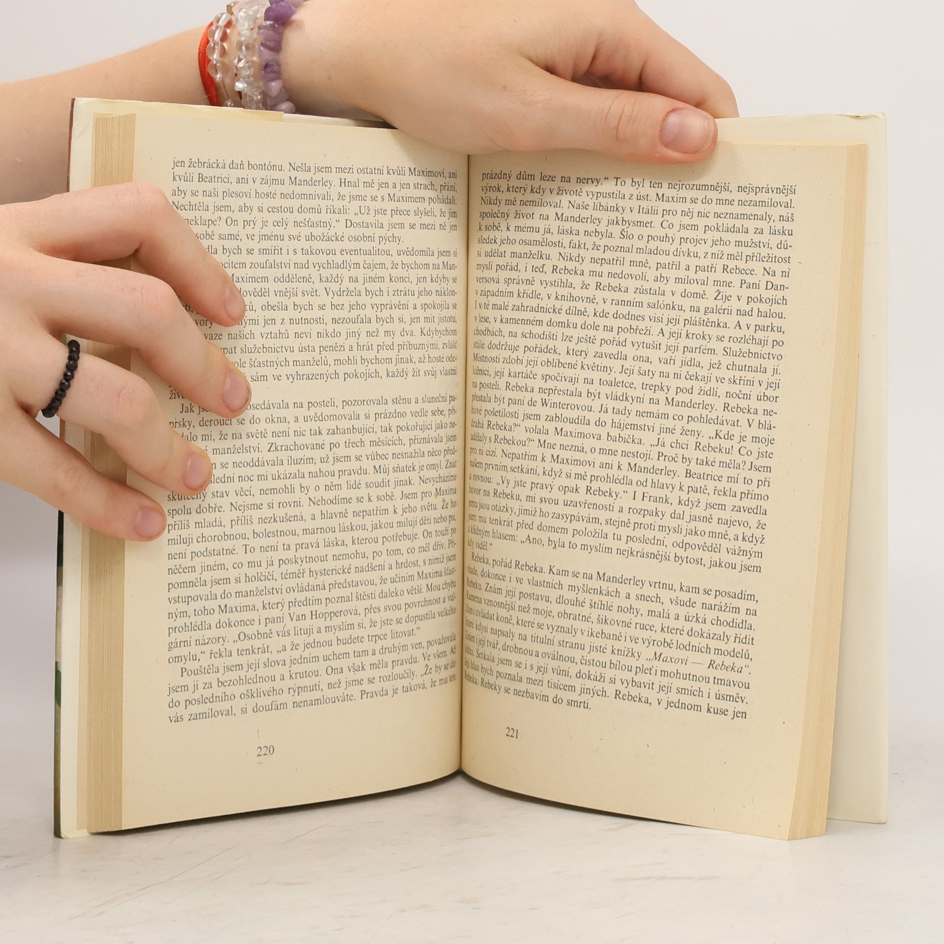 Daphne du Maurier Mrtvá a živá