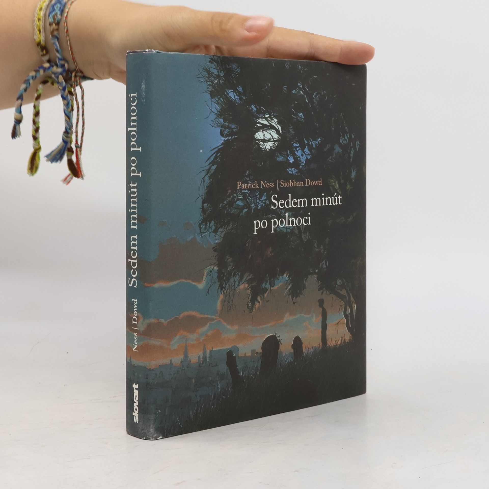 Patrick Ness Sedem minút po polnoci
