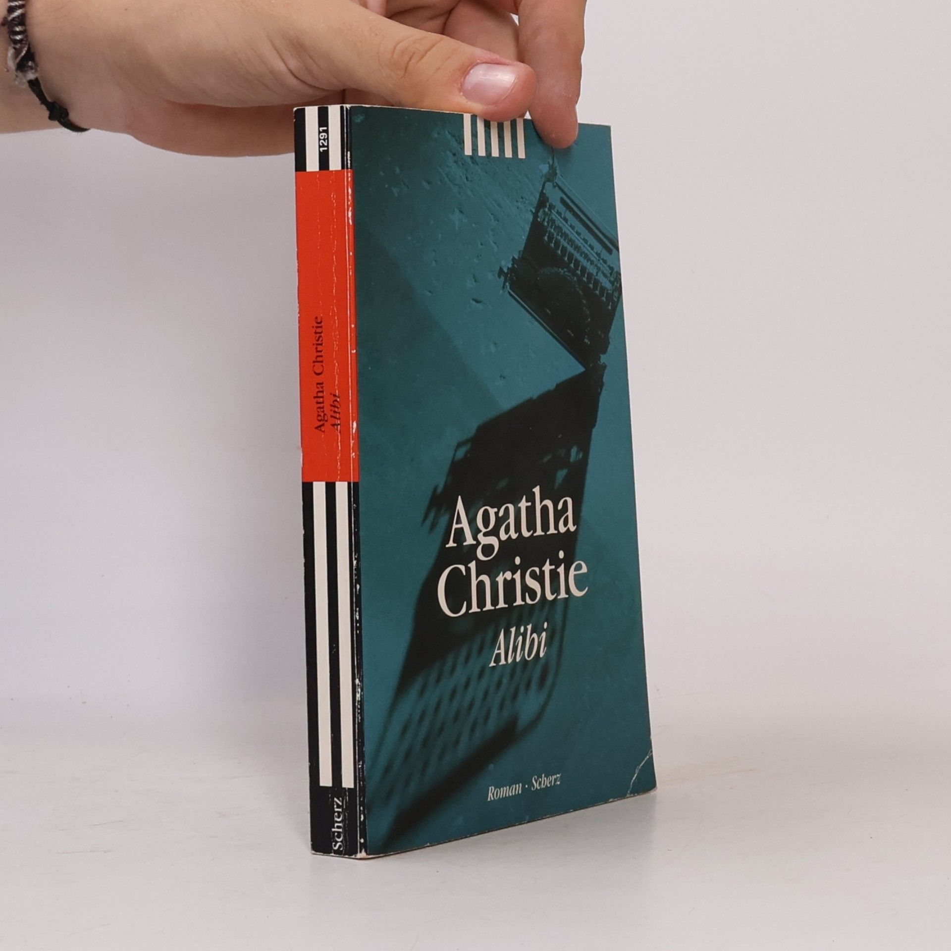 Agatha Christie Alibi