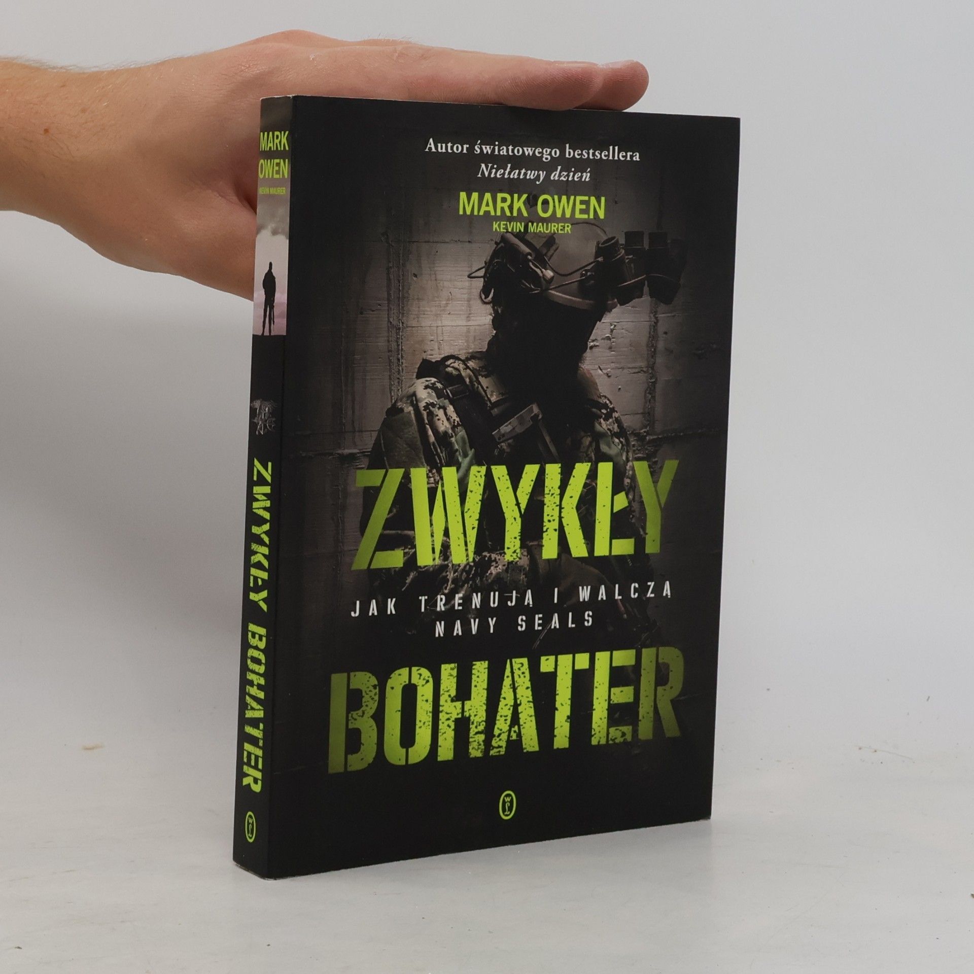 Bartosz Szołucha Zwykły bohater. Jak trenują i walczą Navy SEALS