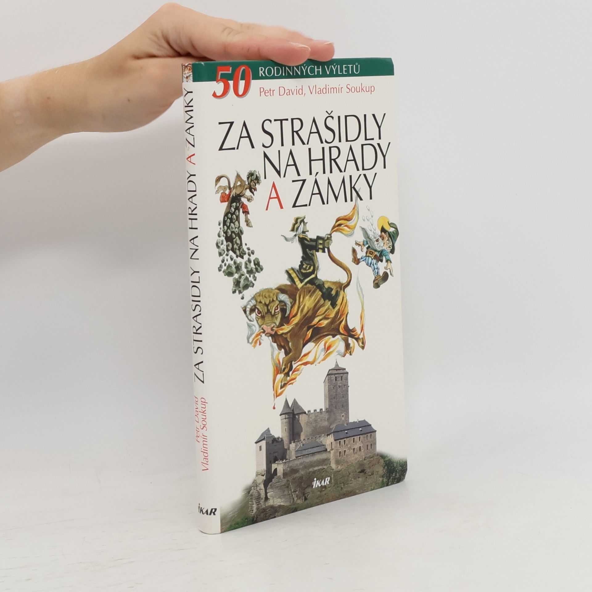 Petr David Za strašidly na hrady a zámky