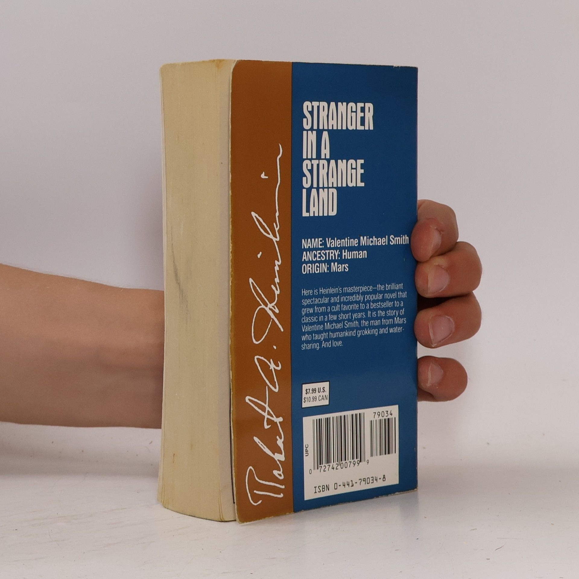Robert A. Heinlein Stranger in a strange land