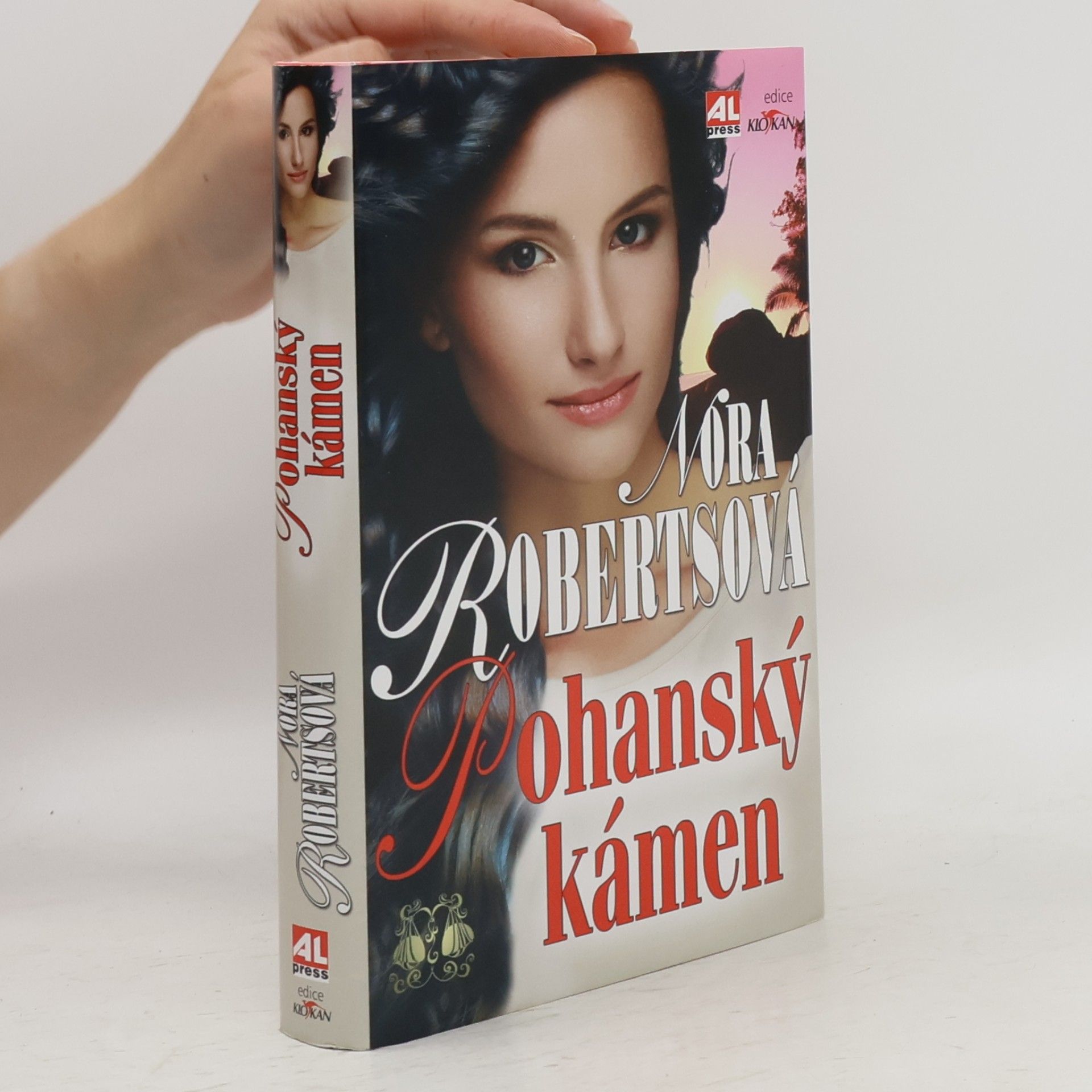 Nora Roberts Pohanský kámen