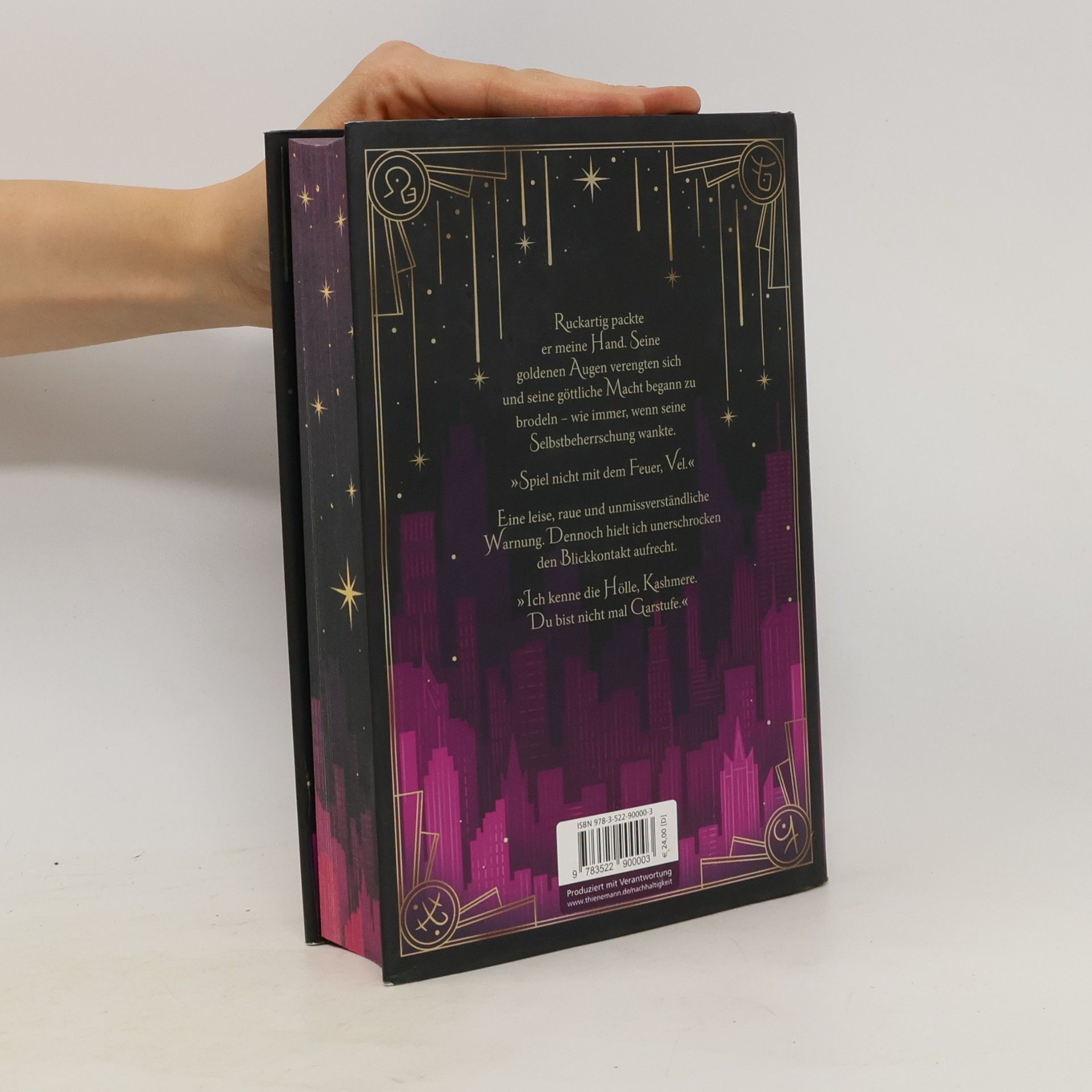 Julia Dippel Velvet-Dilogie - 1: Velvet Falls, But The Gods Forgot To Die