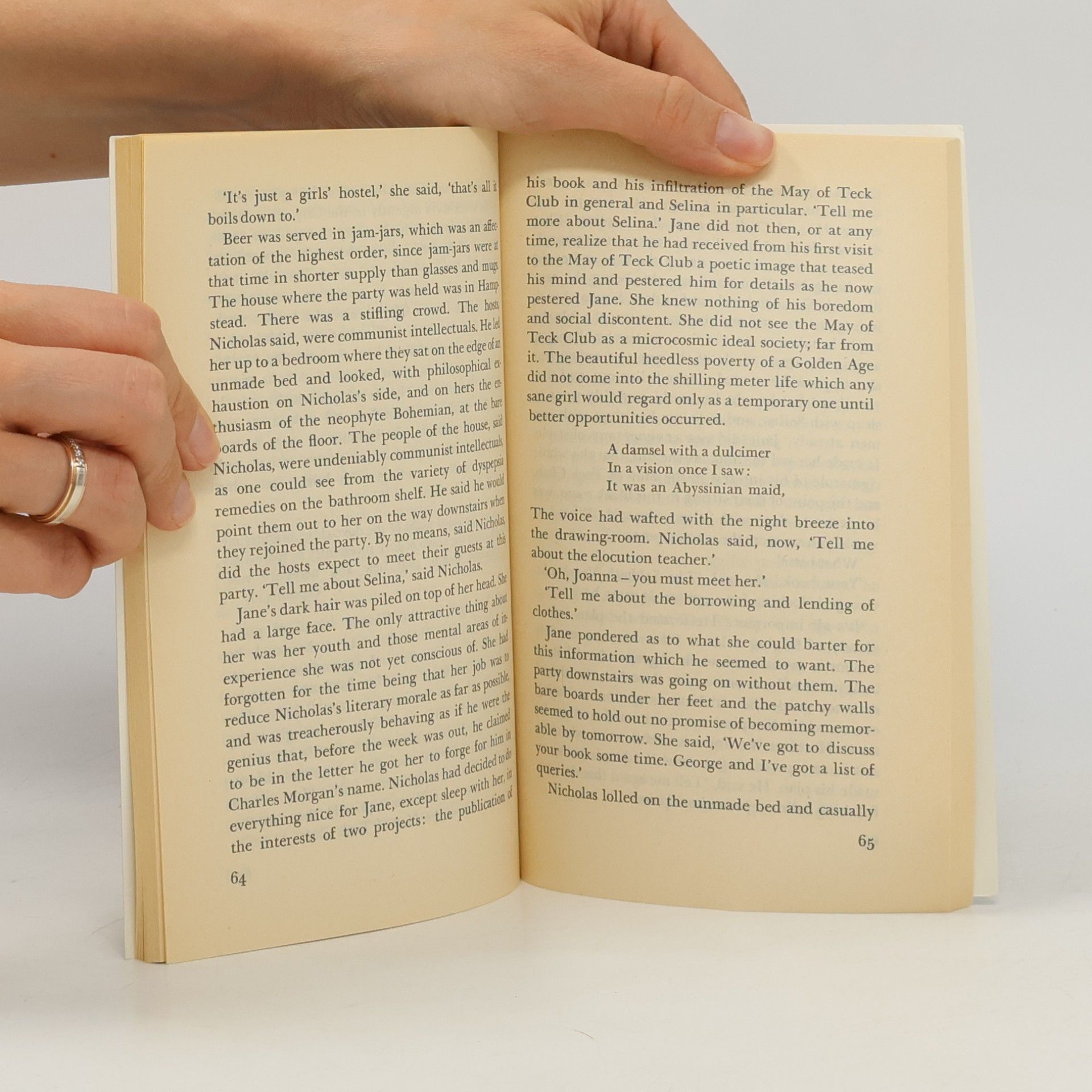 Muriel Spark The Girls of Slender Means