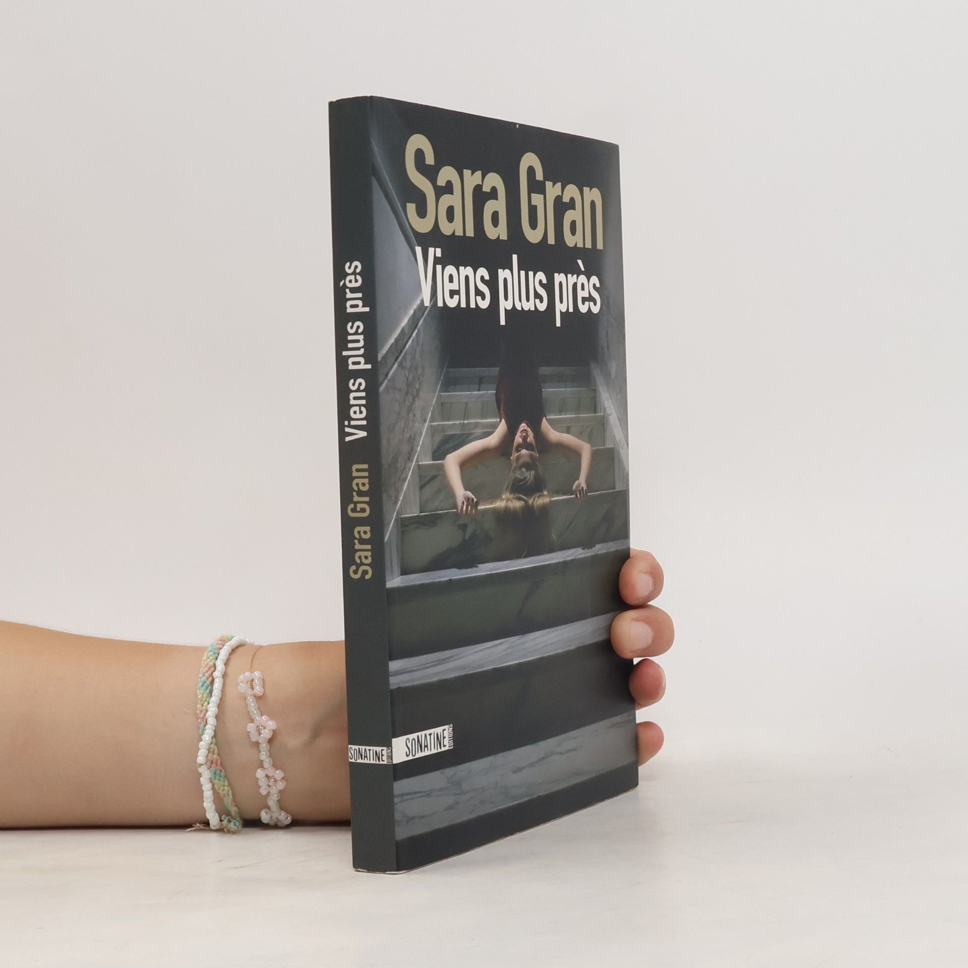 Sara Gran Viens plus près