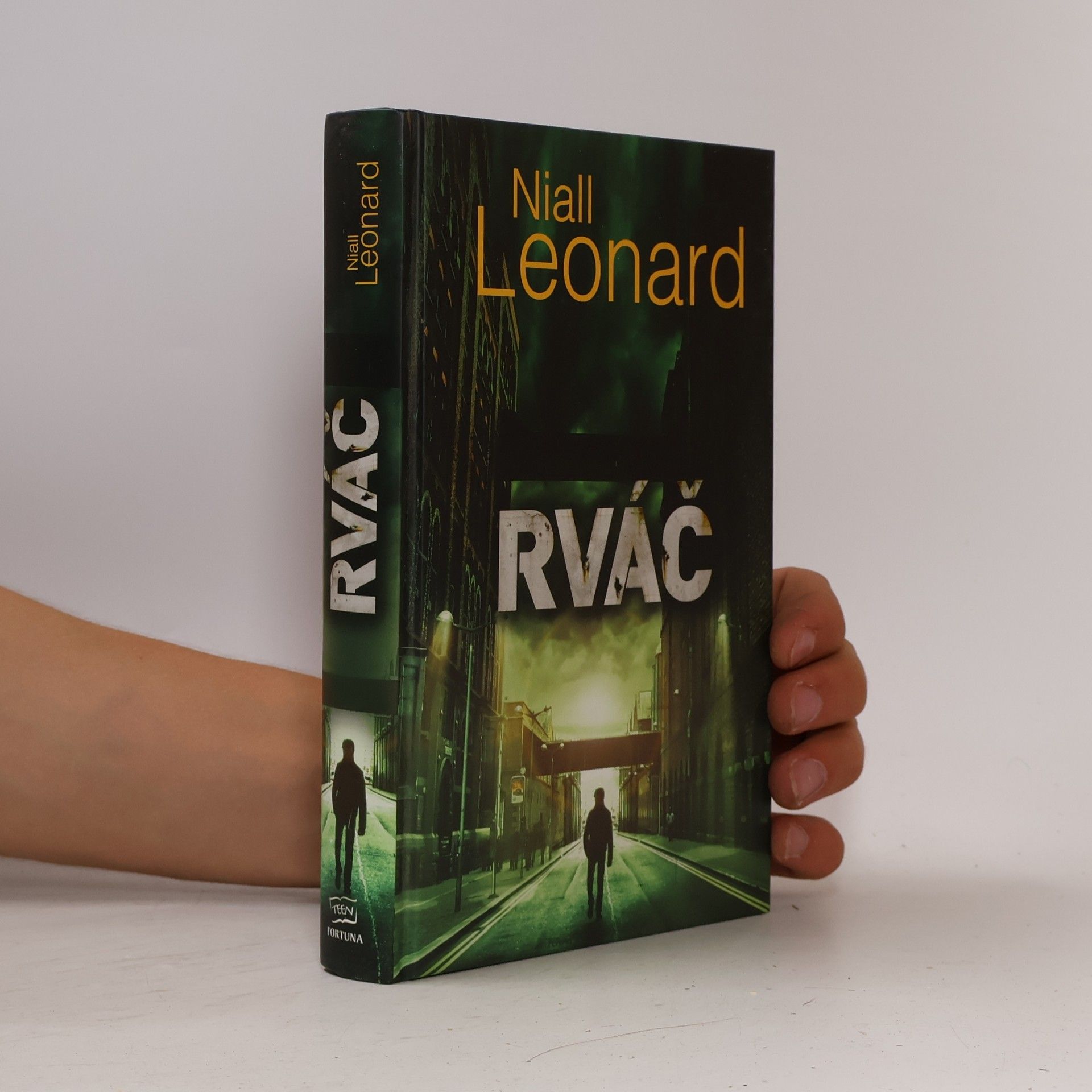 Niall Leonard Rváč