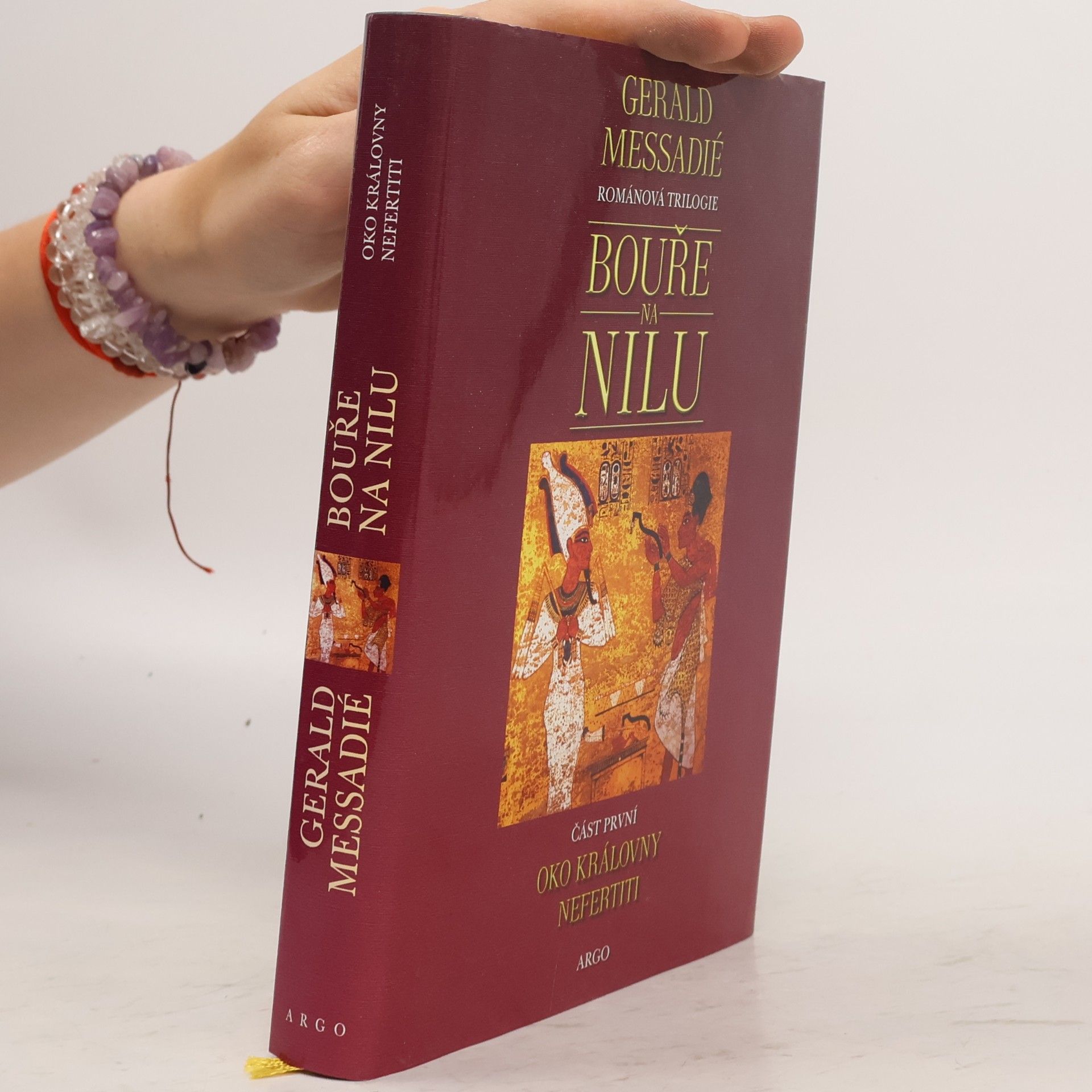 Bouře na Nilu. 1. díl, Oko královny Nefertiti