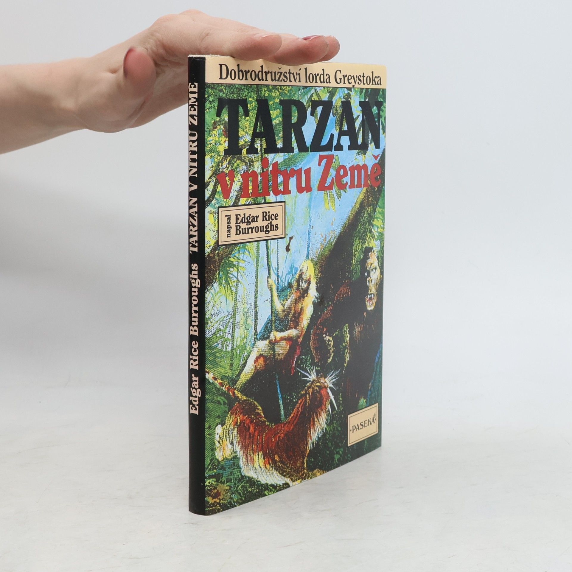 Edgar Rice Burrroughs Tarzan v nitru země