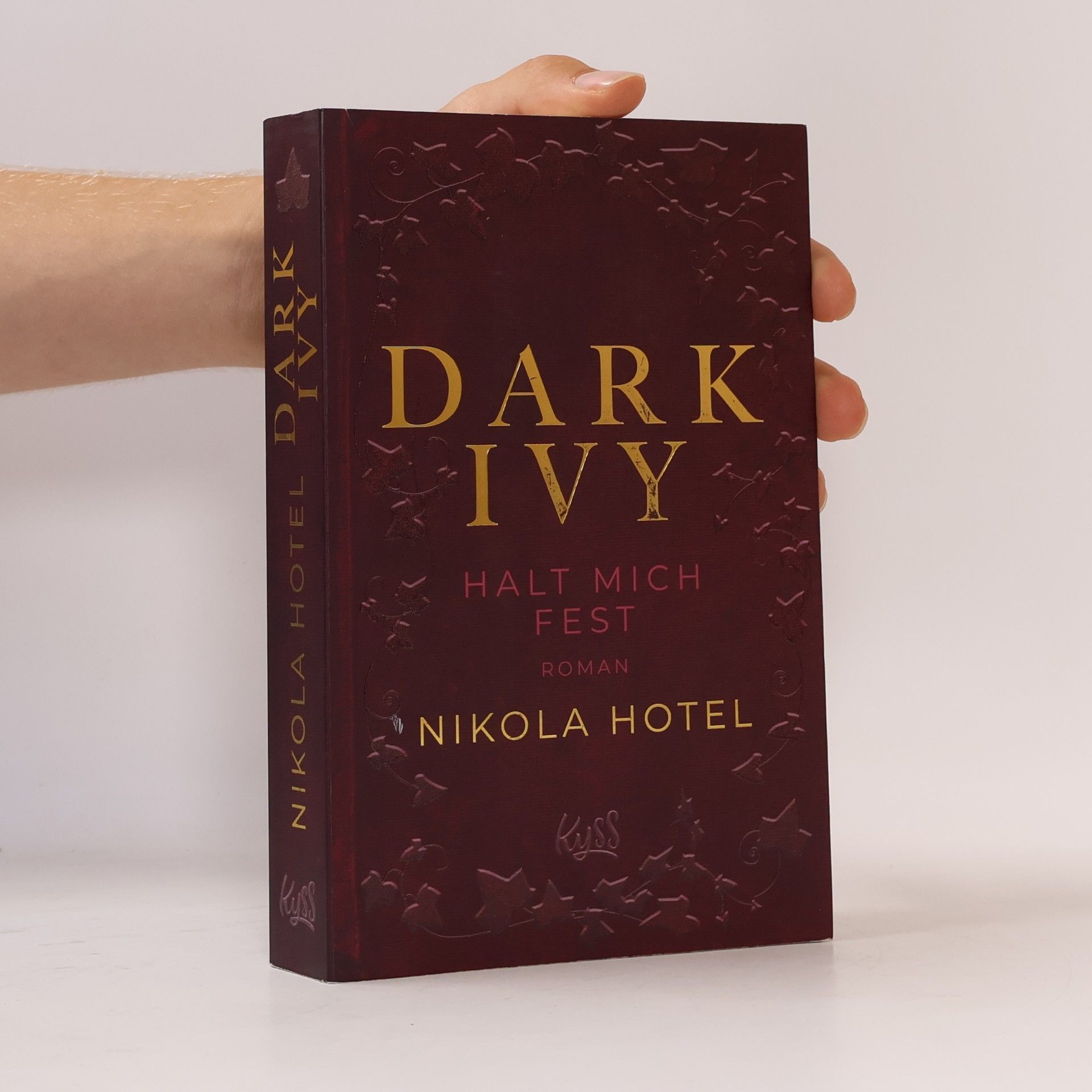 Nikola Hotel Dark Ivy