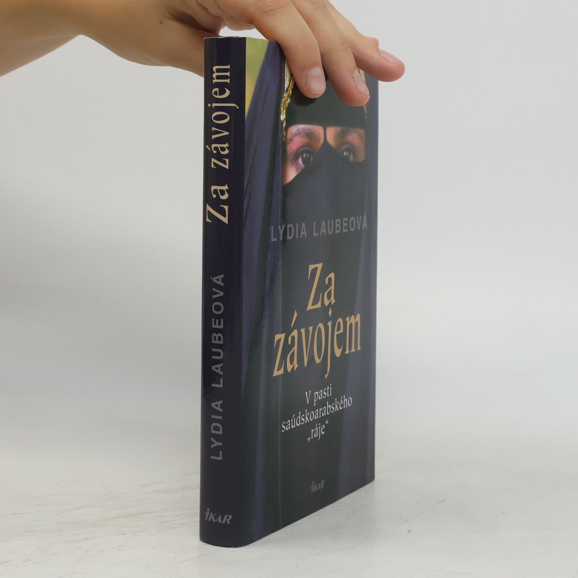 Lydia Laube Za závojem. V pasti saúdskoarabského "ráje"