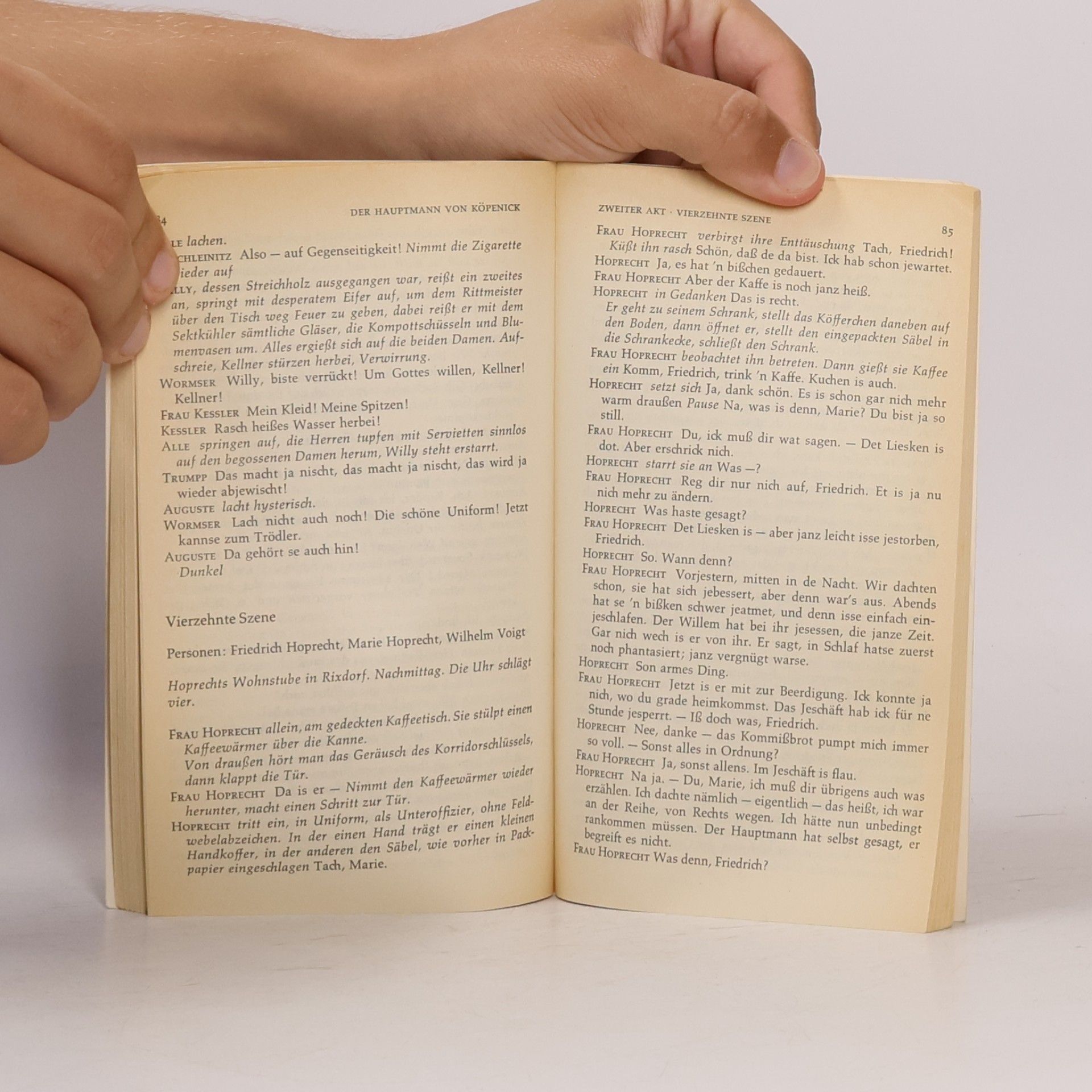 Carl Zuckmayer Der Hauptmann von Köpenick : ein deutsches Märchen in drei Akten