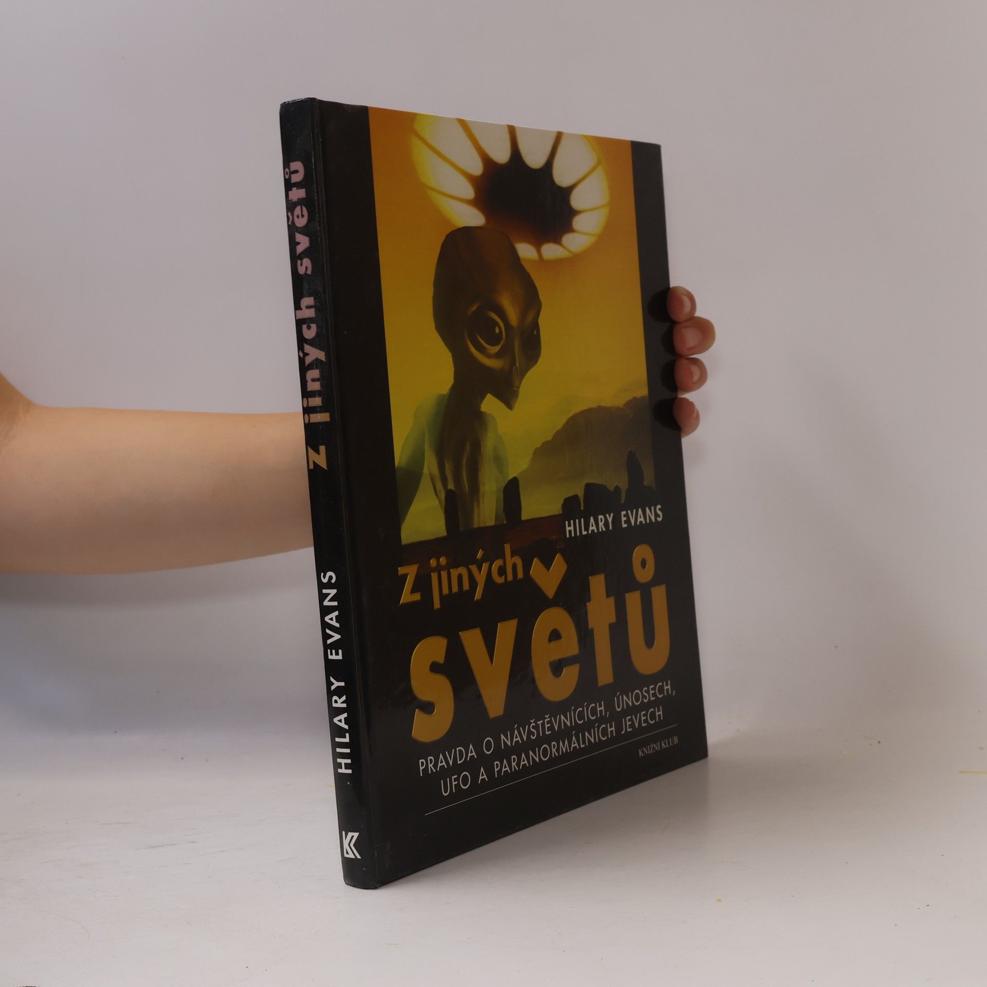 Hilary Evans Z jiných světů : pravda o návštěvnících, únosech, UFO a paranormálních jevech