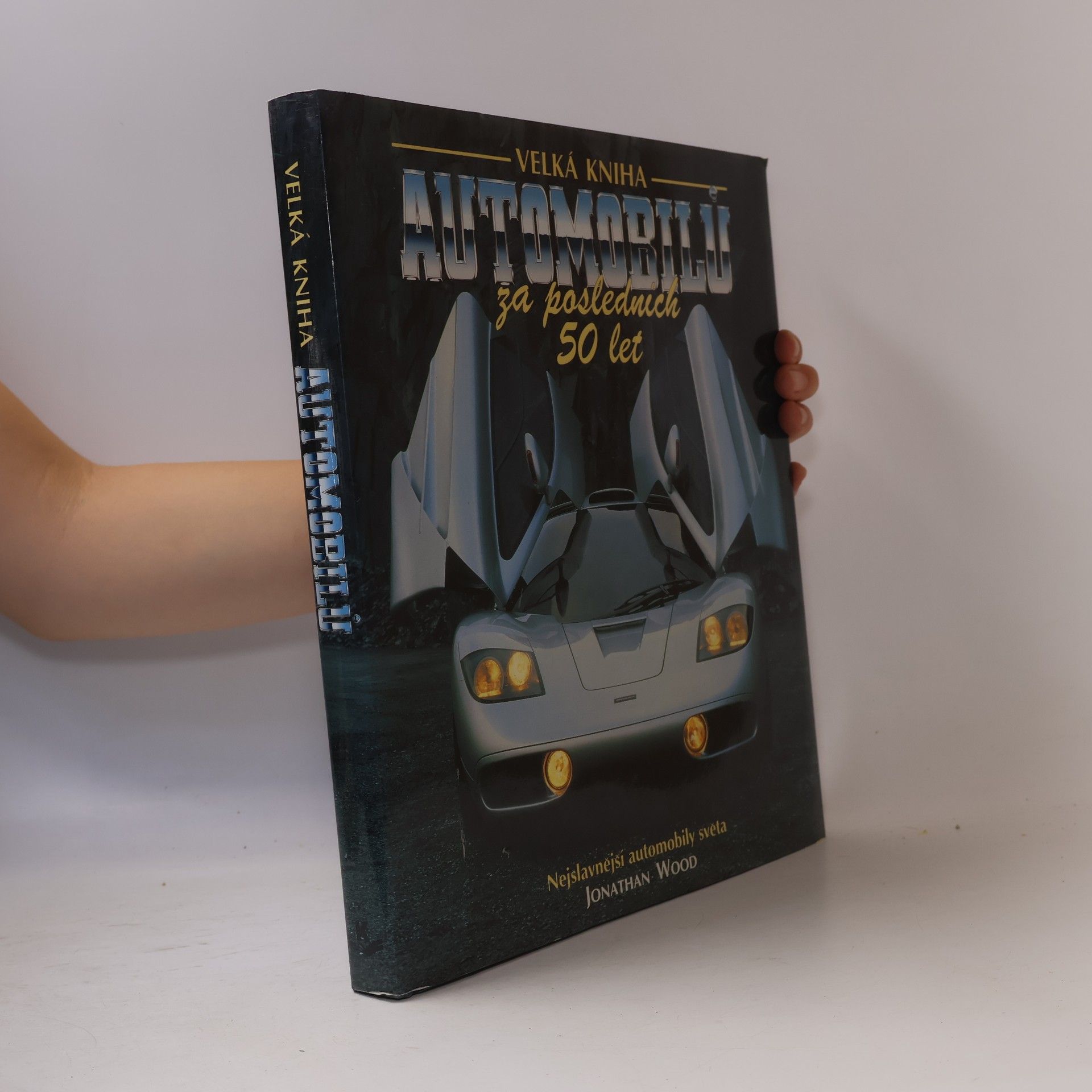 Jonathan Wood Velká kniha automobilů za posledních 50 let. Nejslavnější automobily světa.