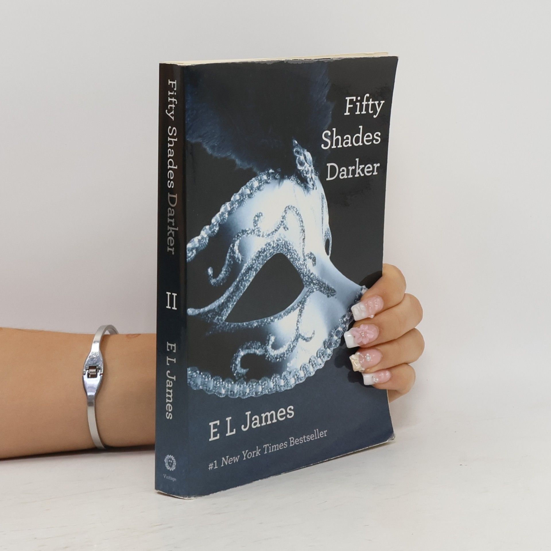 E. L. James Fifty Shades Darker