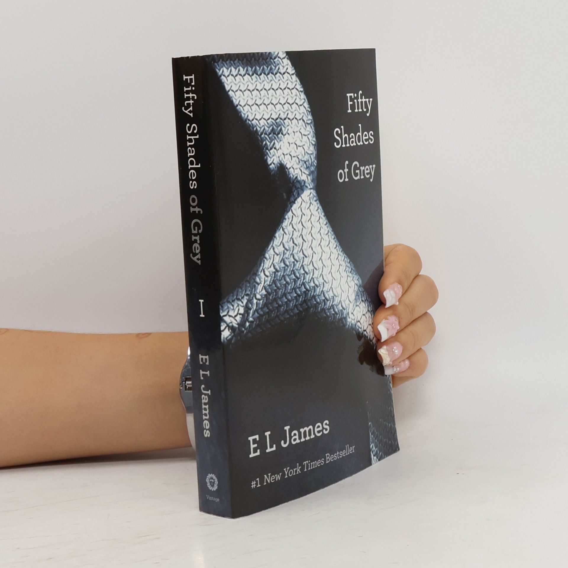 E. L. James Fifty shades of grey