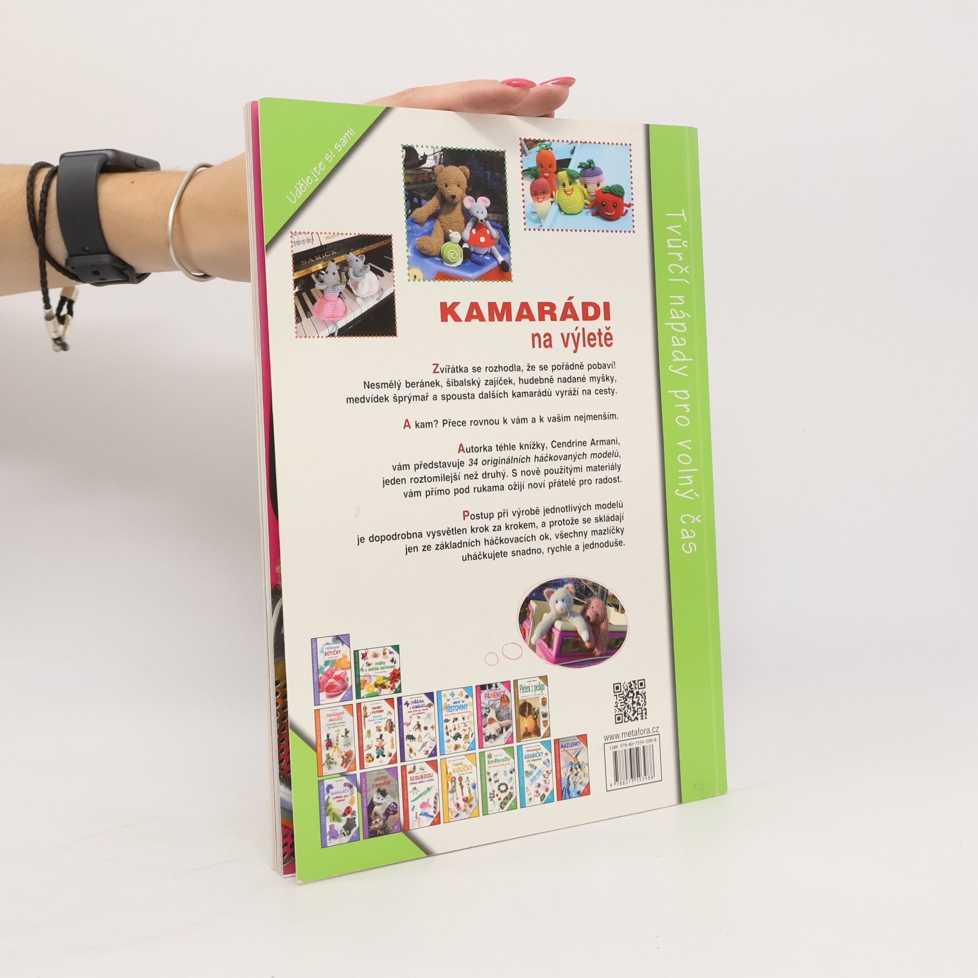 Cendrine Armani Kamarádi na výletě - 34 veselých háčkovaných kamarádů