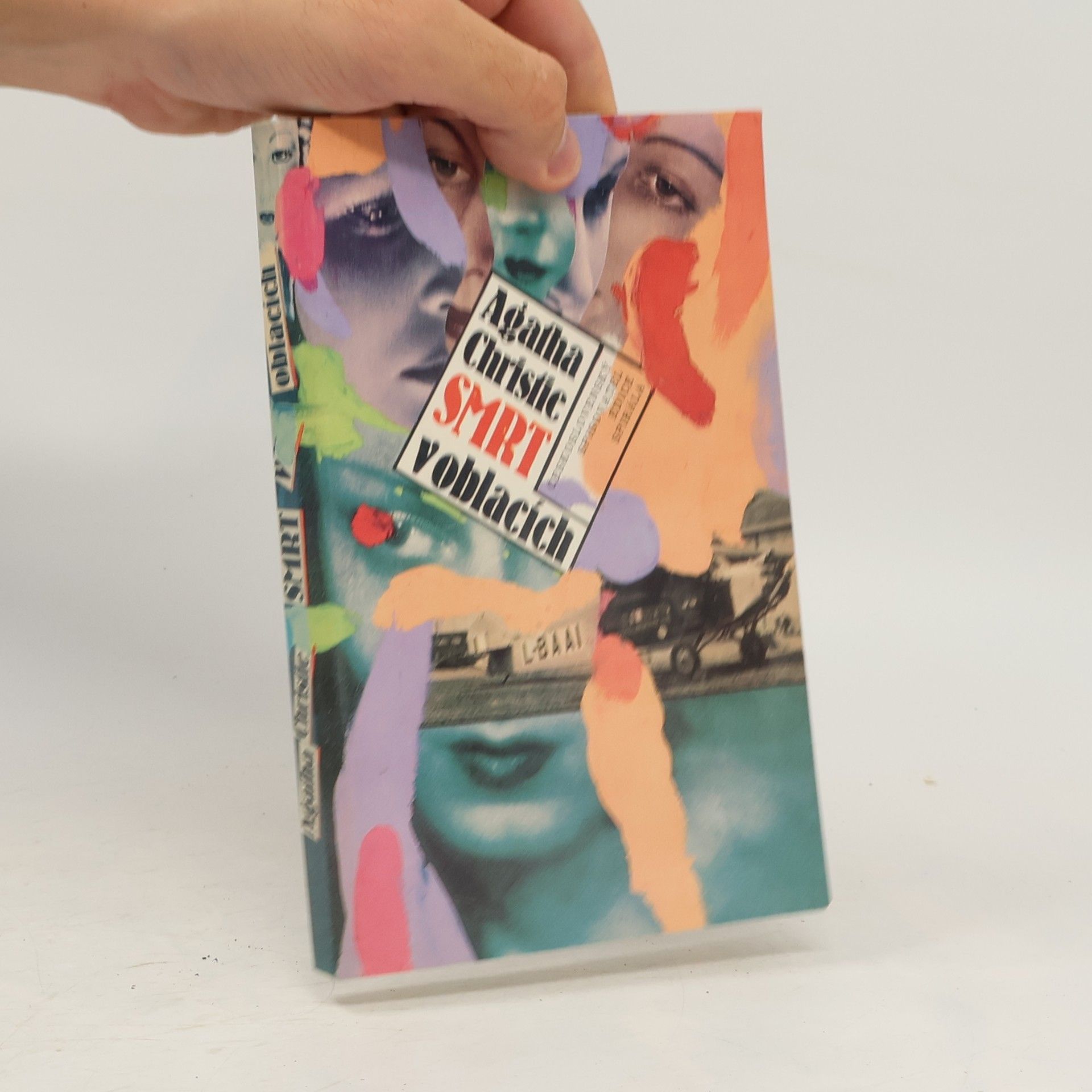 Agatha Christie Smrt v oblacích