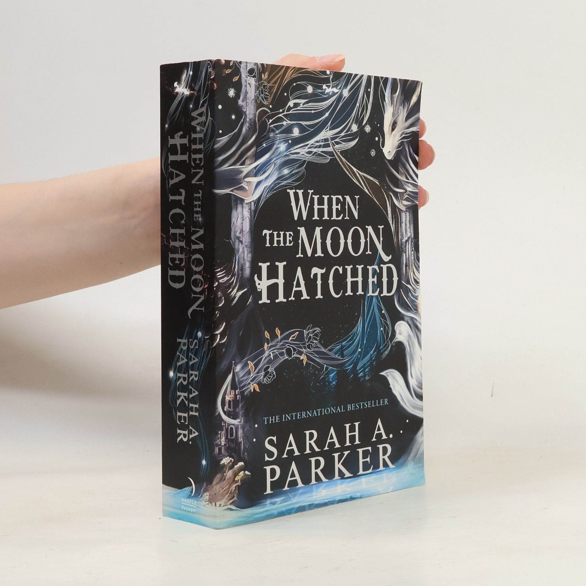 Sarah A. Parker When the Moon Hatched (The Moonfall Series, Book 1)