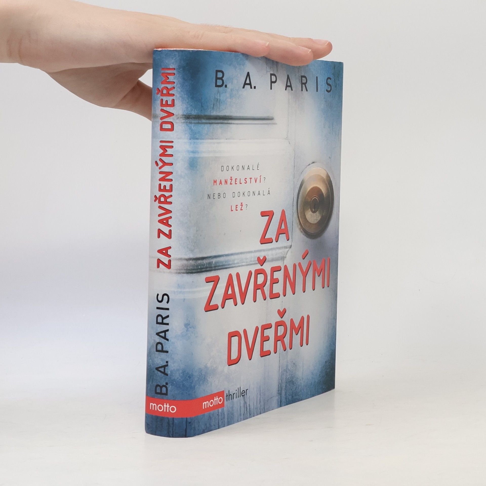 B. A. Paris Za zavřenými dveřmi