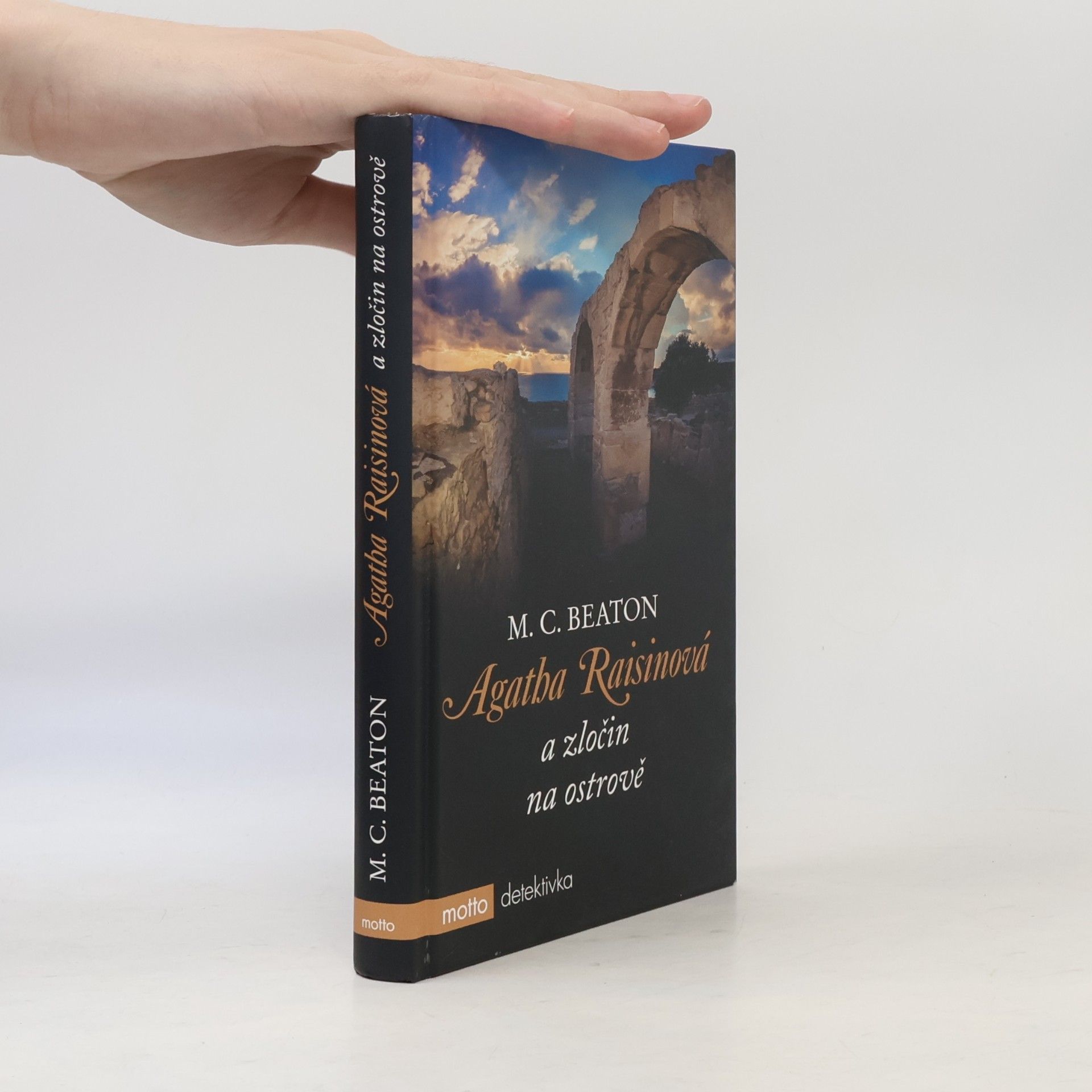 Marion Chesney Agatha Raisinová a zločin na ostrově