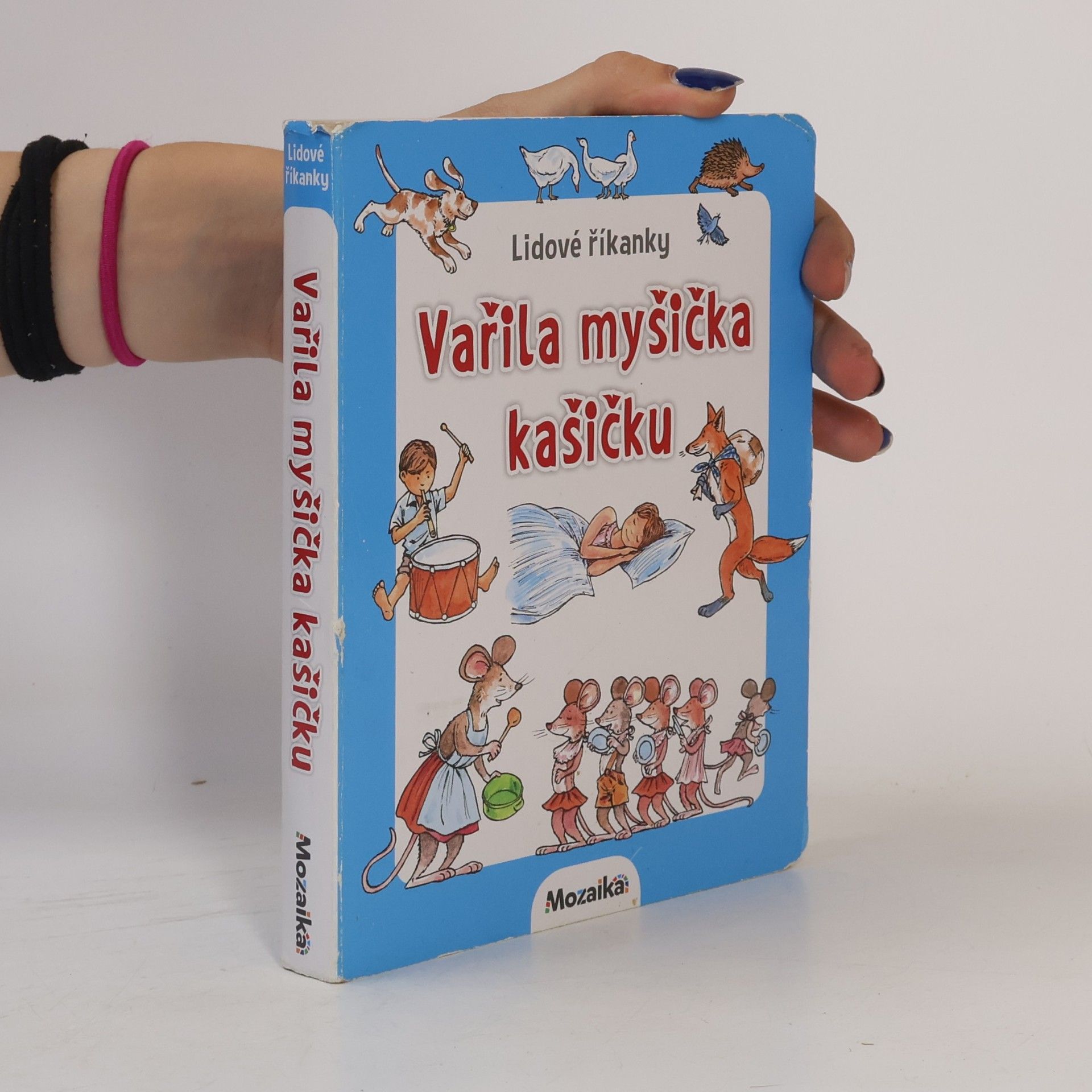 Vařila myšička kašičku