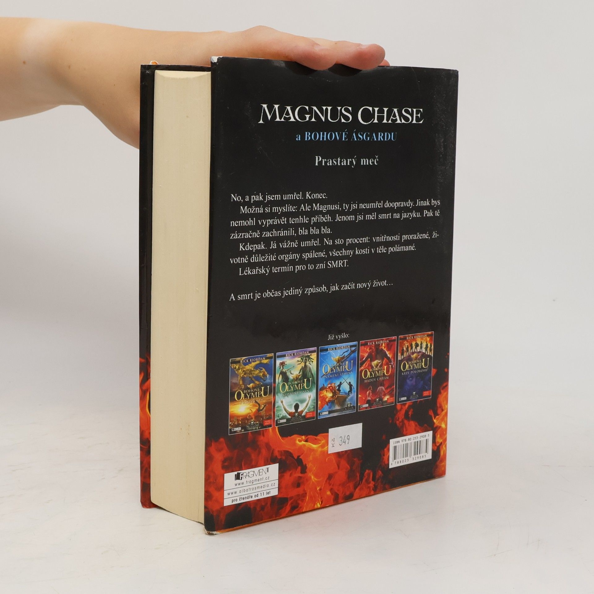 Rick Riordan Magnus Chase a bohové Ásgardu. Prastarý meč