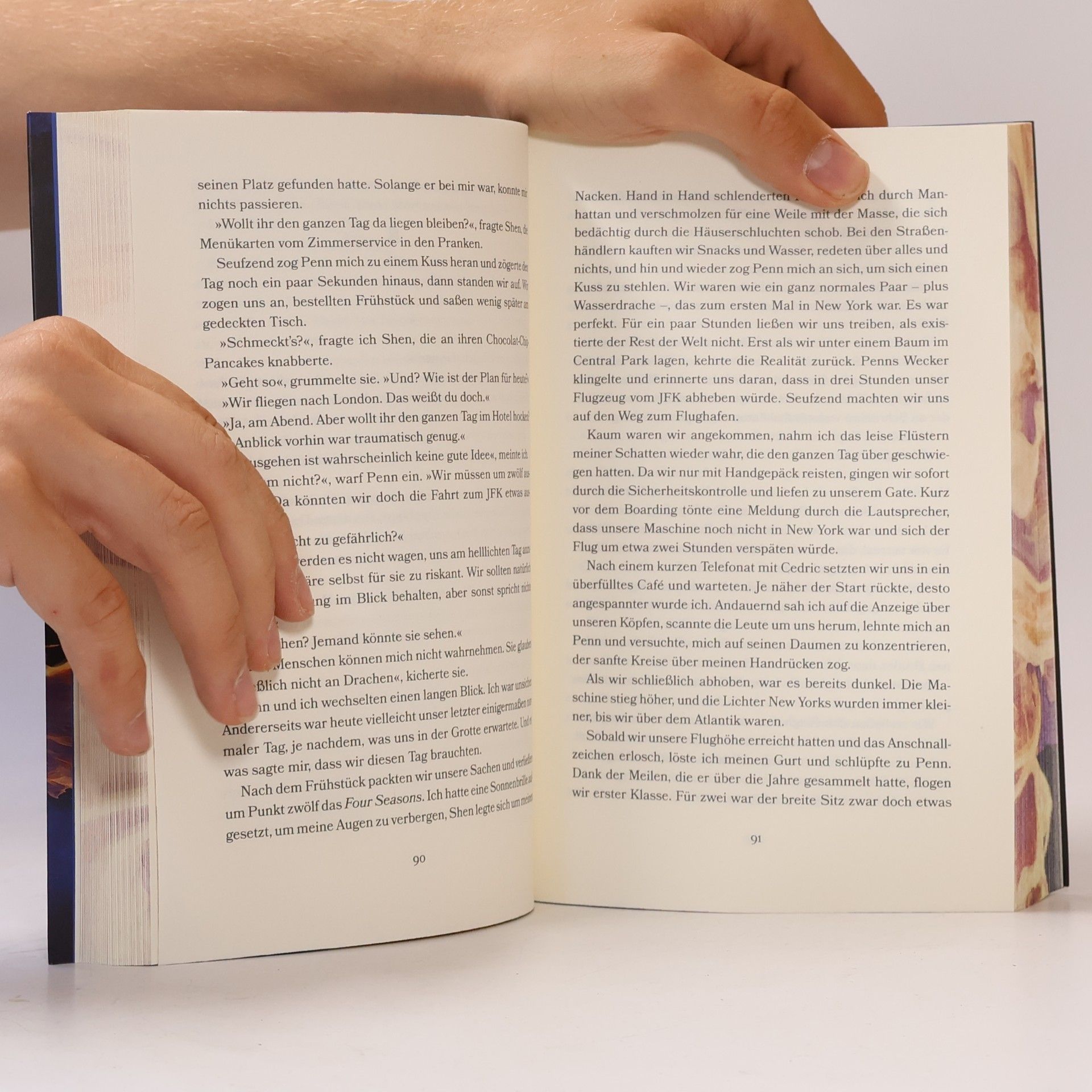 Maike Voß Sirens – Das Rauschen der Macht. Mit farbig gestaltetem Buchschnitt – nur in limitierter Erstauflage der gedruckten Ausgabe - Roman