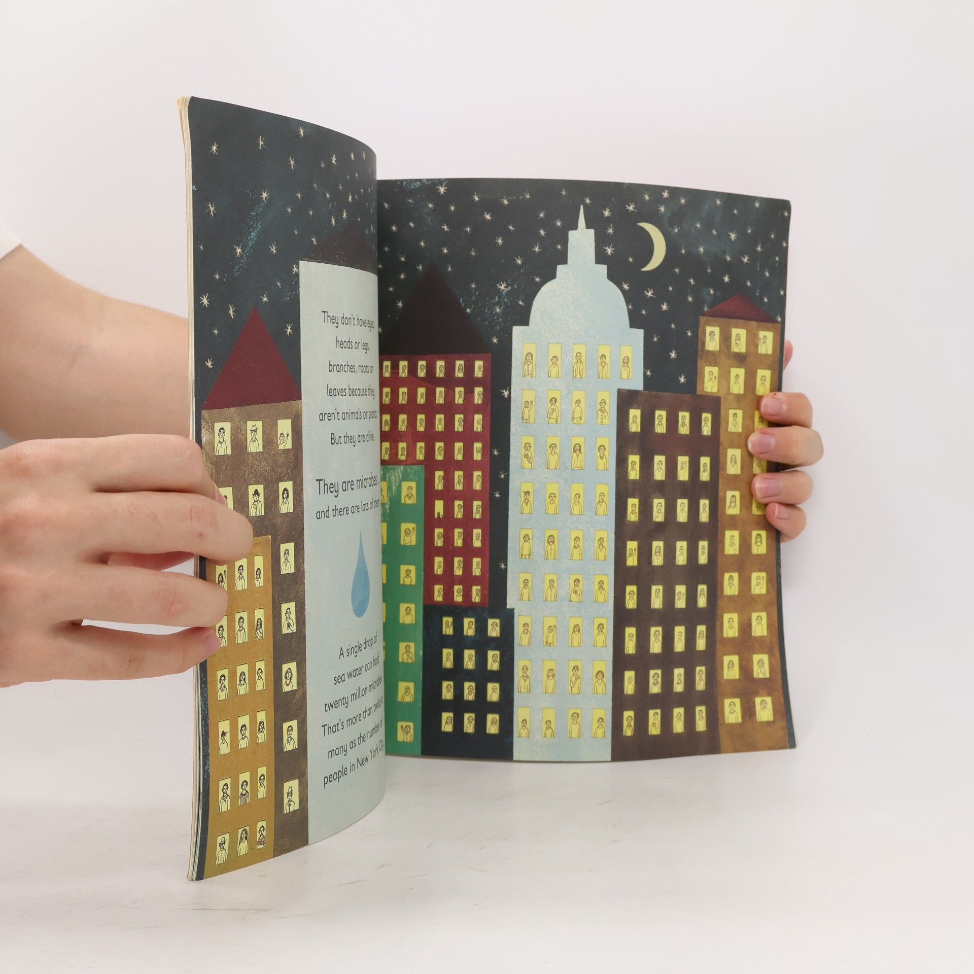 Nicola Davies Tiny. The Invisible World of Microbes