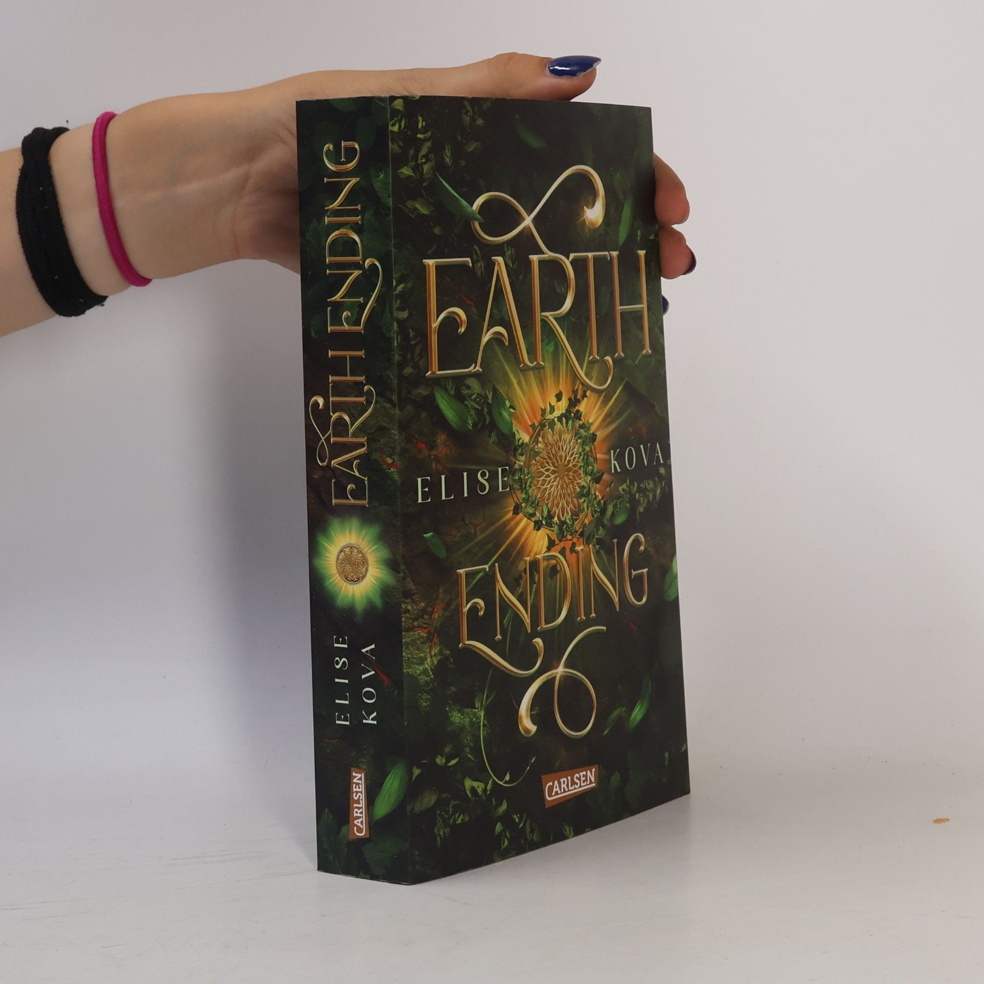Elise Kova Earth Ending (Die Chroniken von Solaris 3)