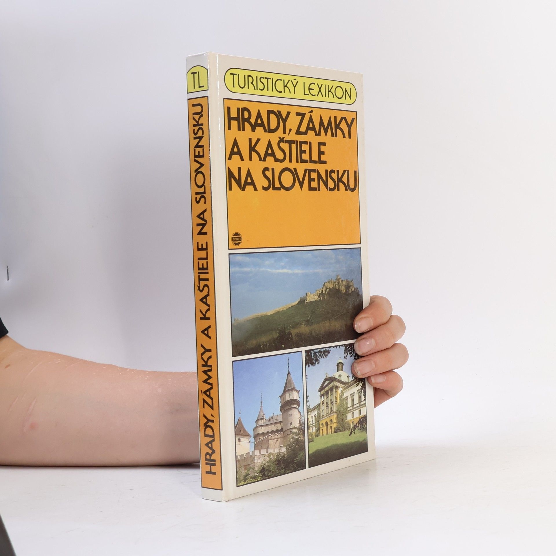 Blanka Puškárová Hrady, zámky a kaštiele na Slovensku