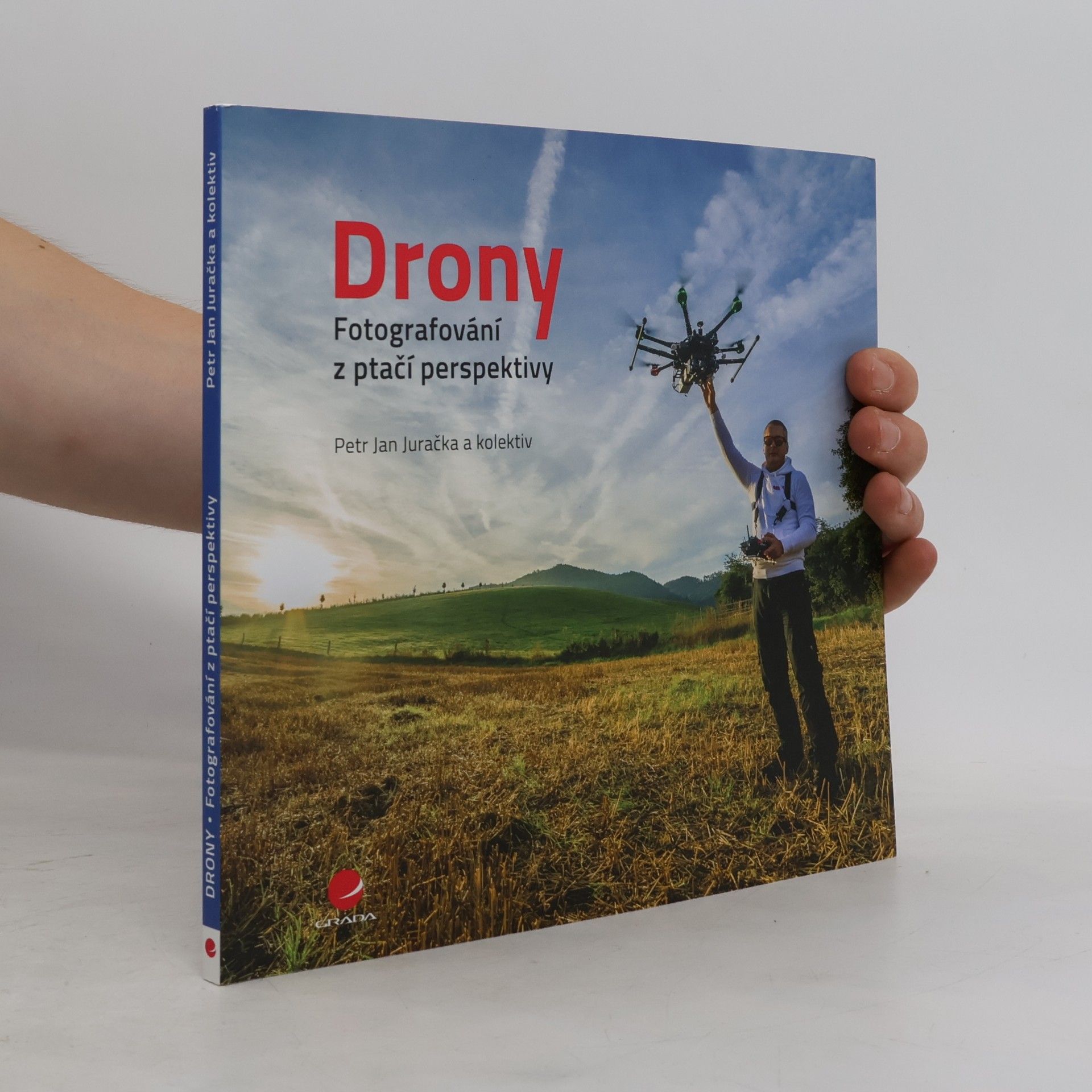 Kolektiv autorů Drony - fotografování z ptačí perspektivy: Co všechno potřebujete vědět o dronech a jejich využití pro leteckou fotografii a video