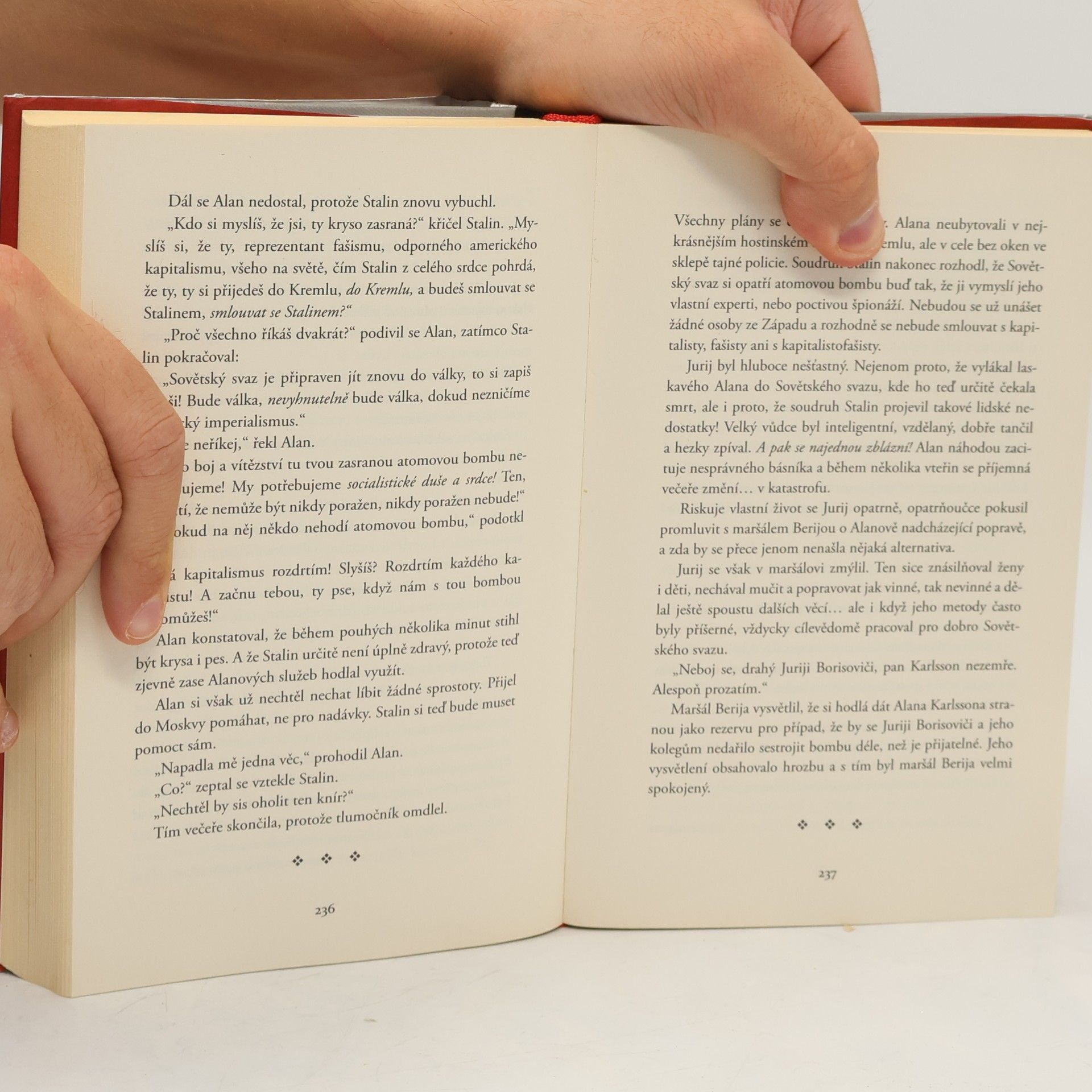 Jonas Jonasson Stoletý stařík, který vylezl z okna a zmizel