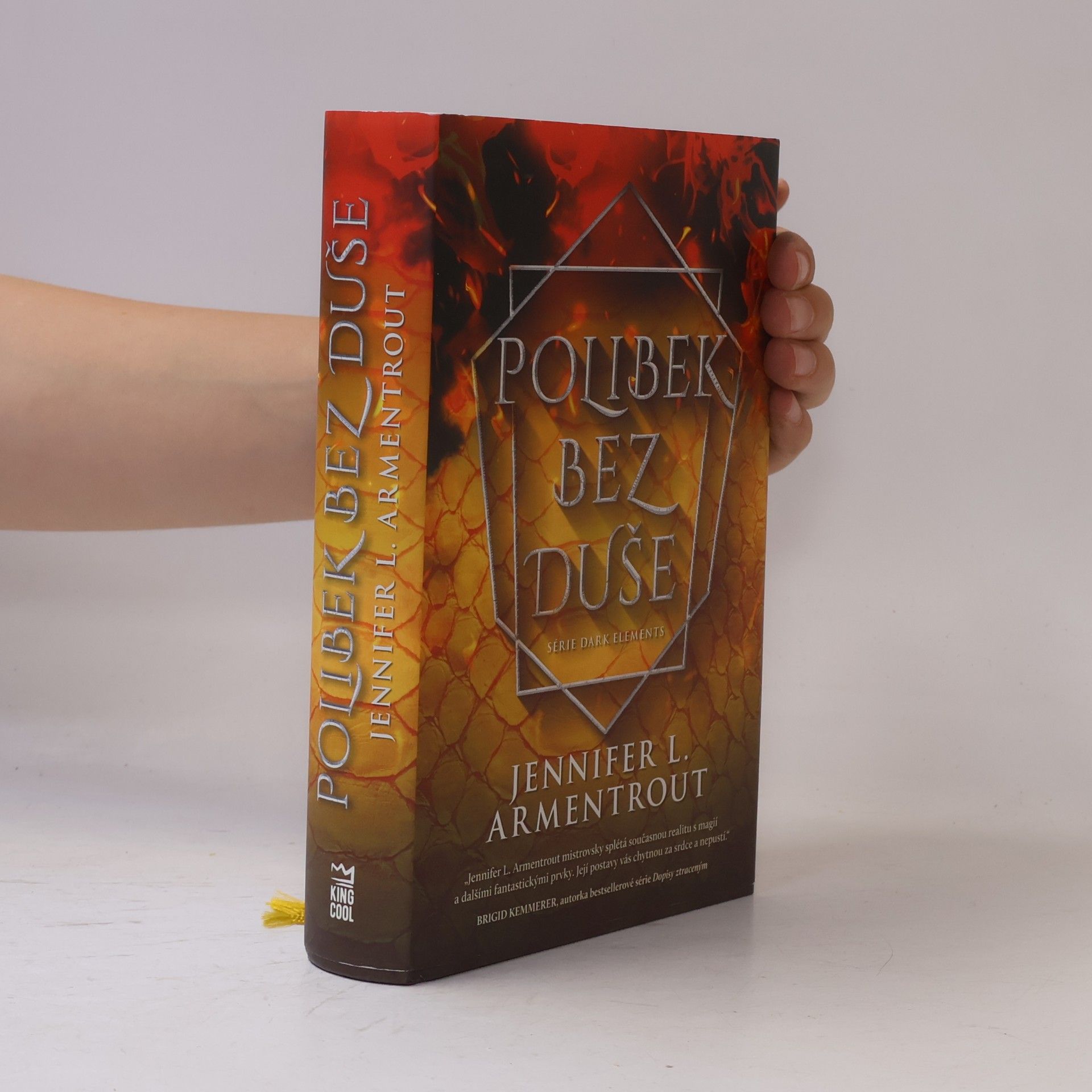 Jennifer L. Armentrout Polibek bez duše