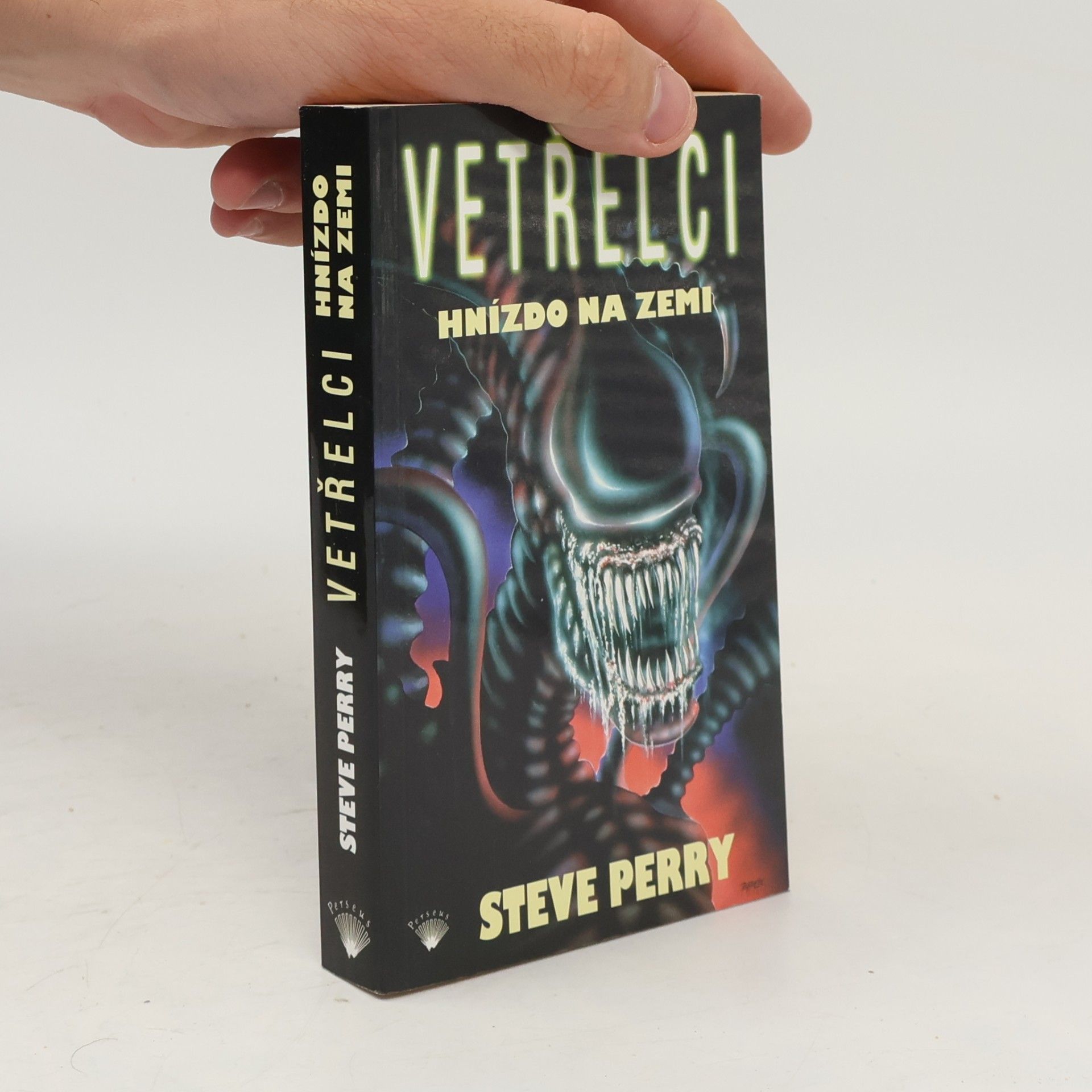Steve Perry Vetřelci. Hnízdo na Zemi