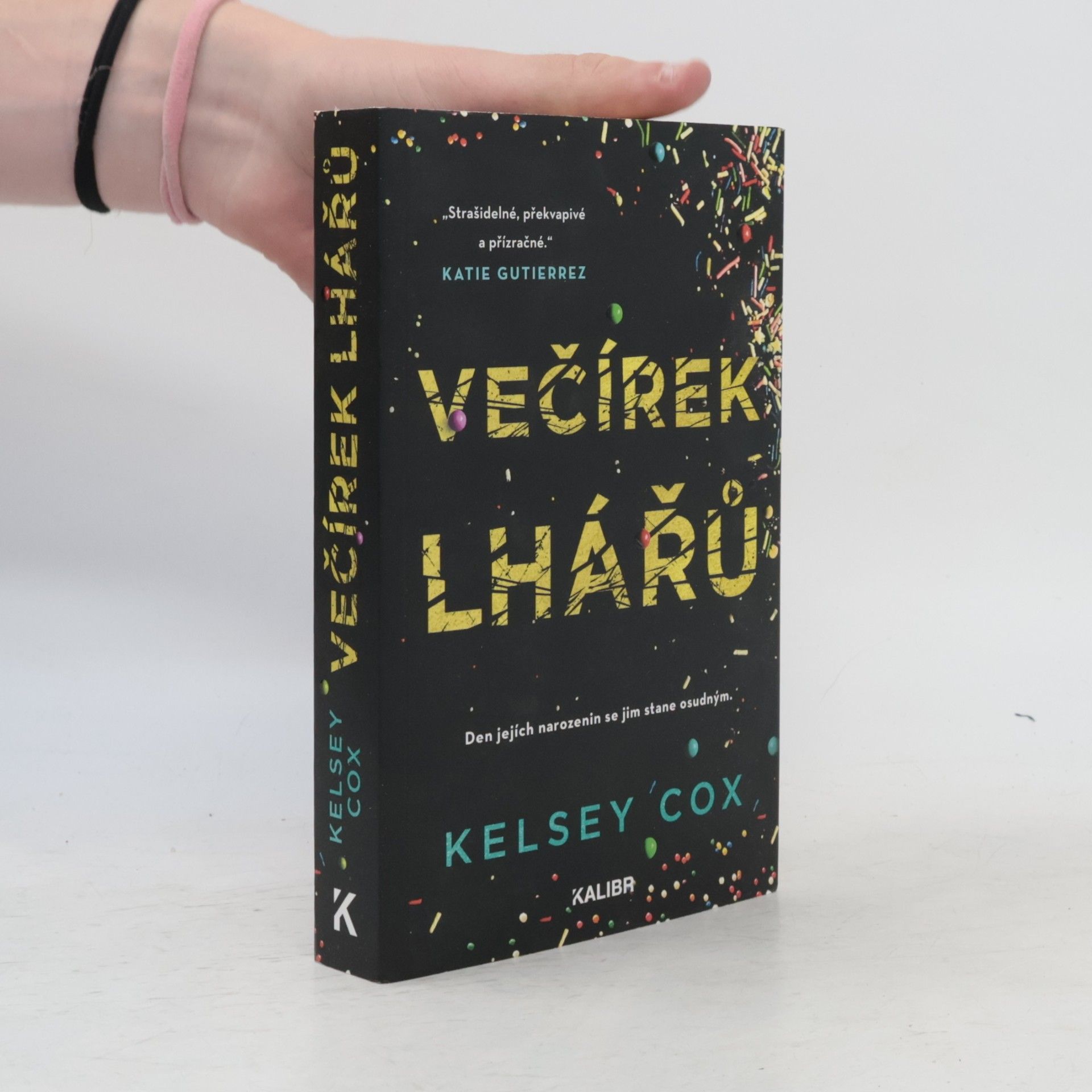 Kelsey Cox Večírek lhářů