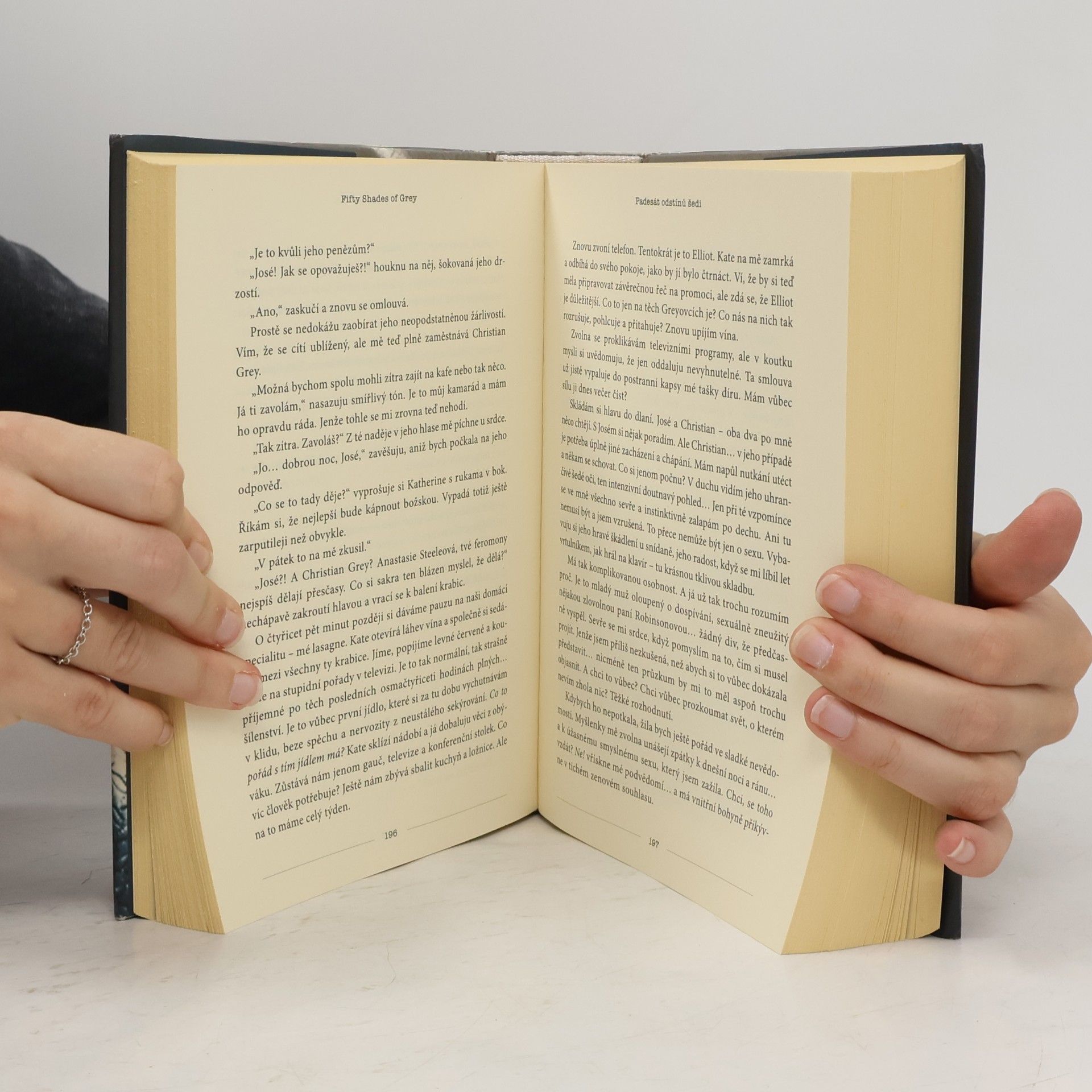 E. L. James Padesát odstínů šedi