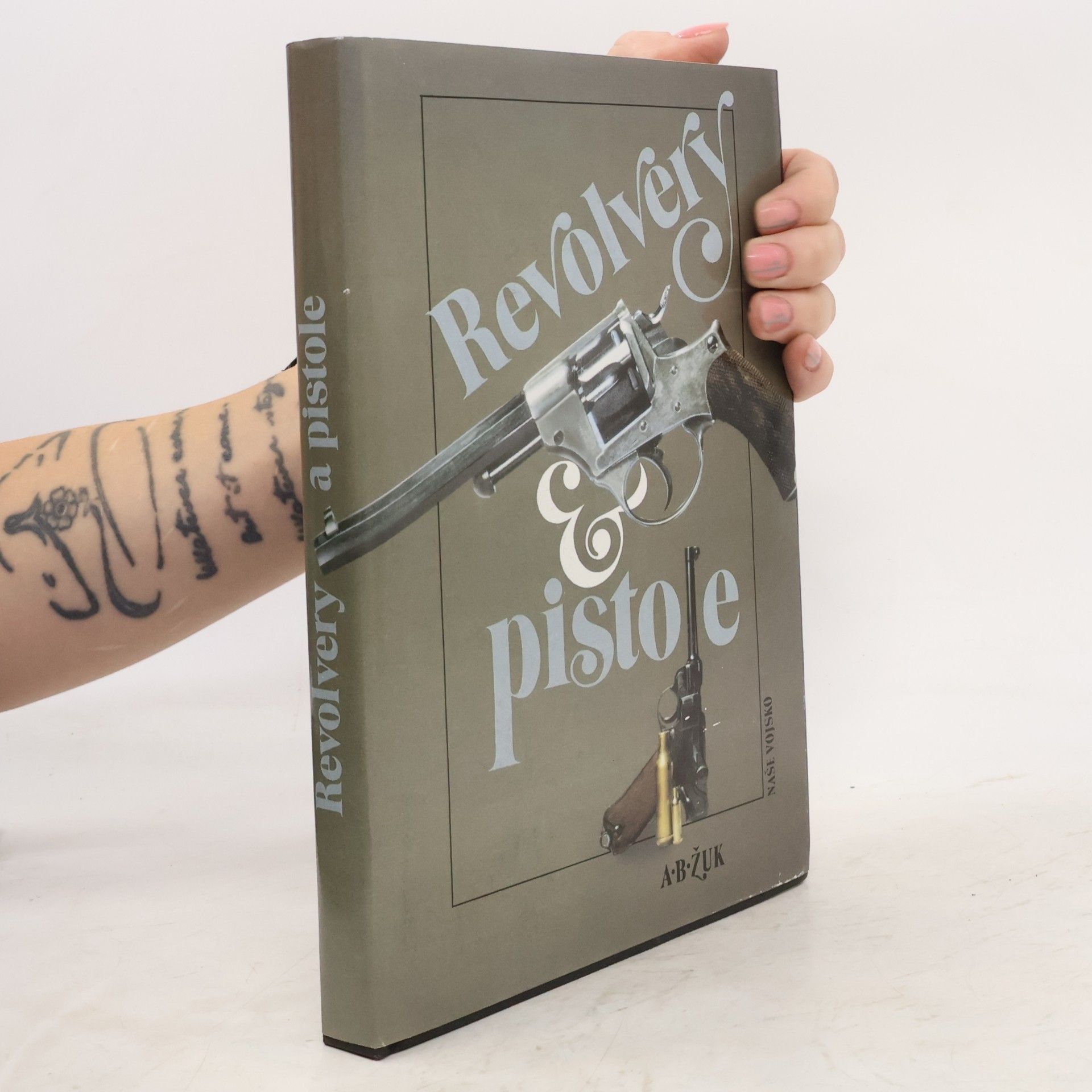 Revolvery a pistole