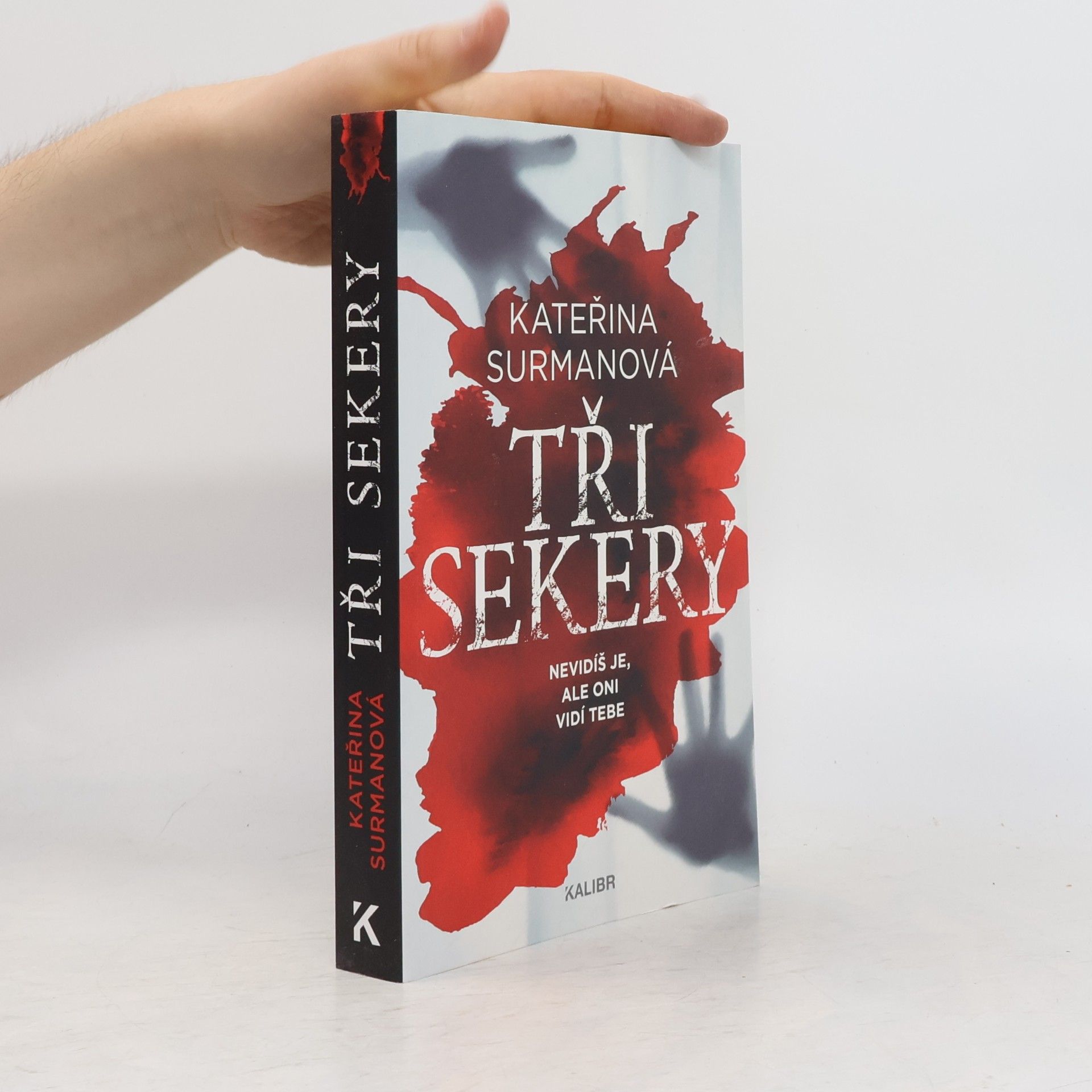 Tři Sekery. Nevidíš je, ale oni vidí tebe