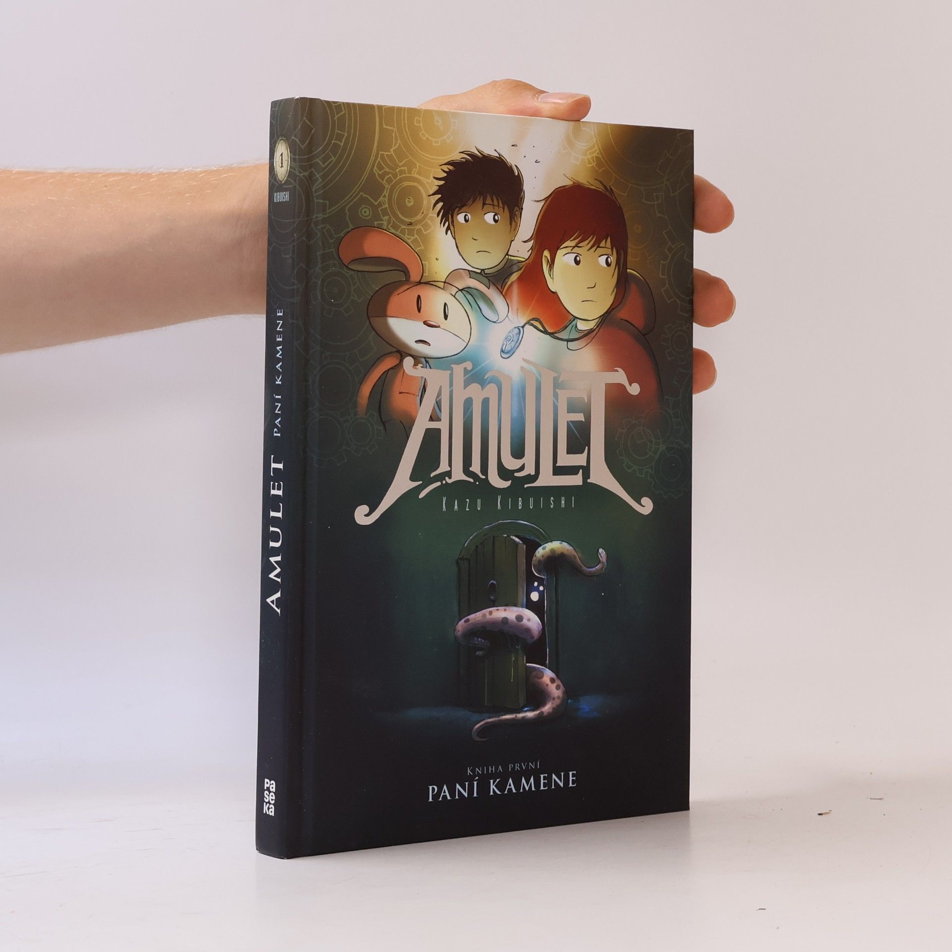 Kazu Kibuishi Paní kamene. Amulet. Kniha první