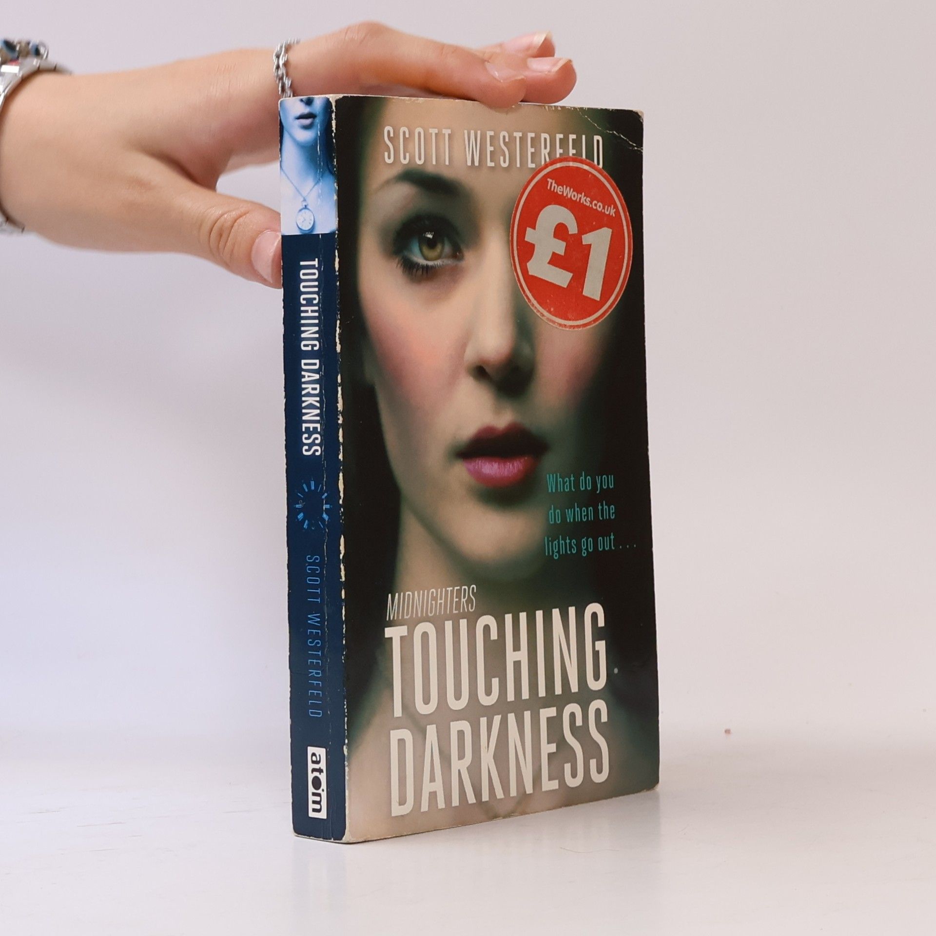 Scott Westerfeld Touching Darkness