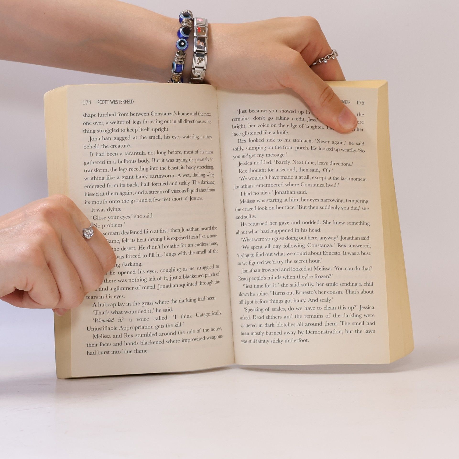 Scott Westerfeld Touching Darkness