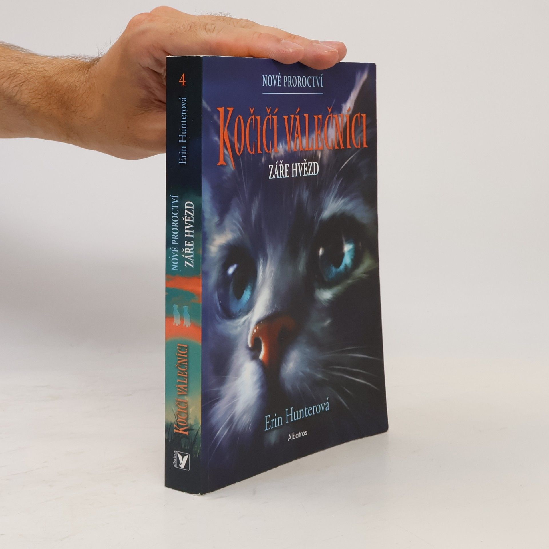 Erin Hunter Kočičí válečníci : nové proroctví. Záře hvězd