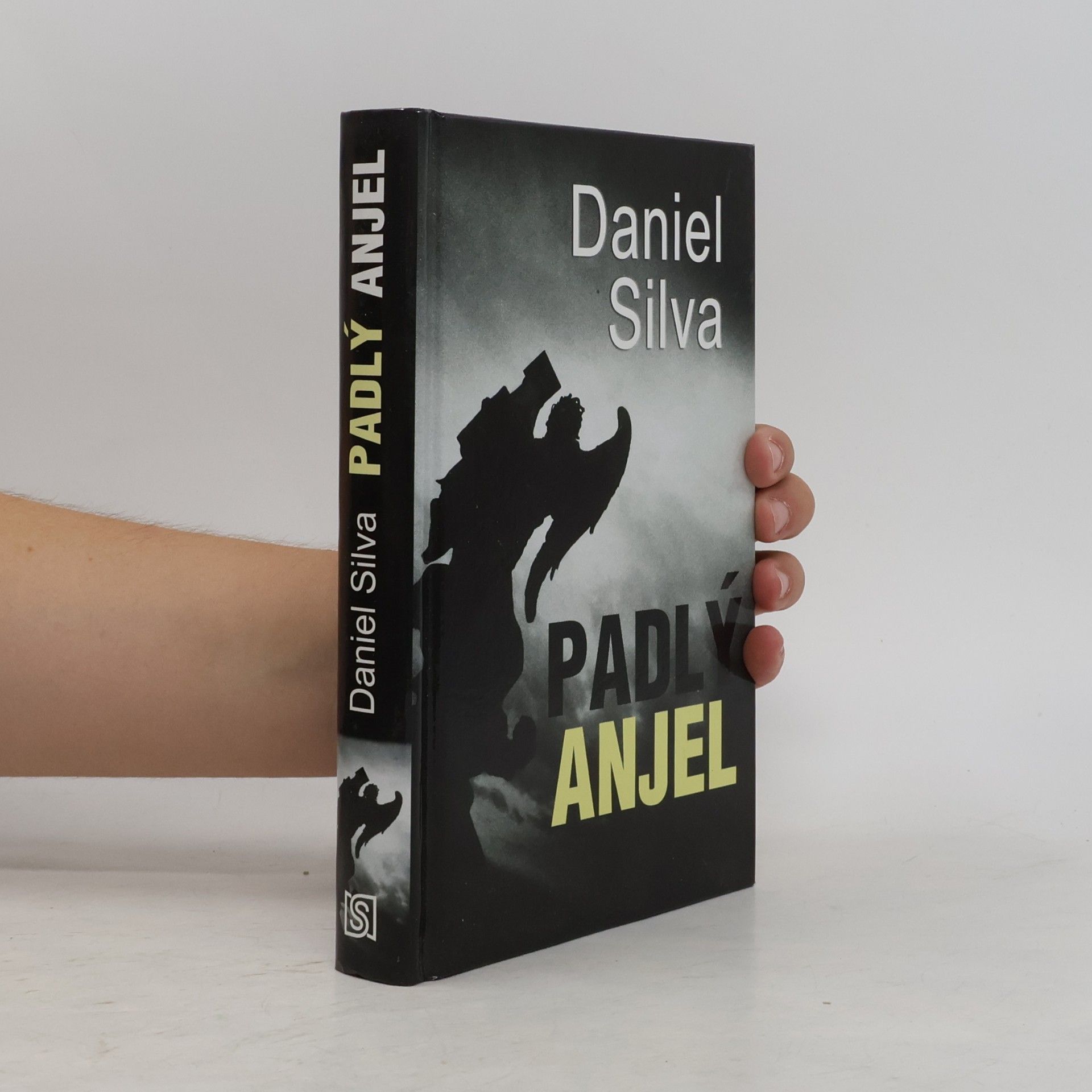 Daniel Silva Padlý anjel
