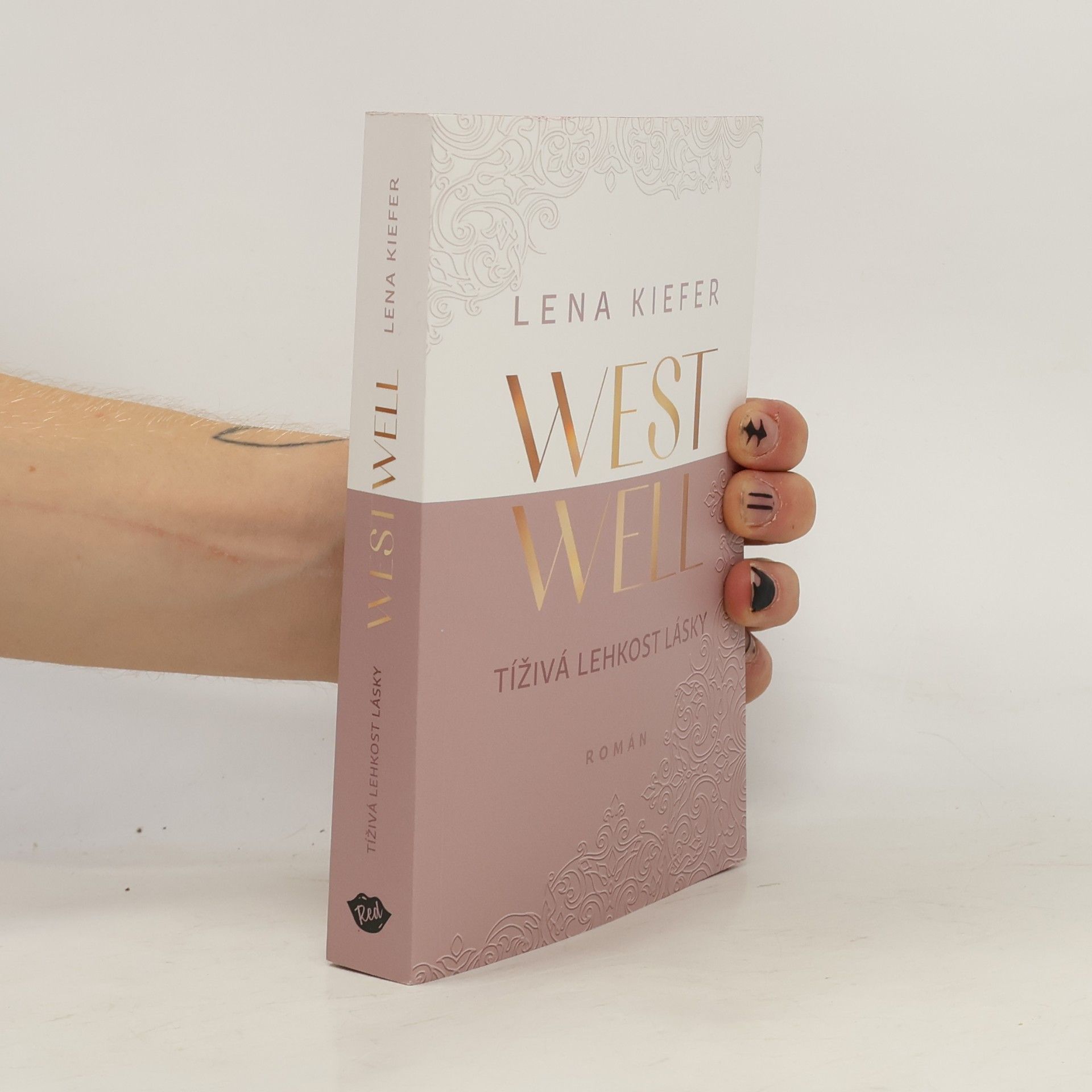 Lena Kiefer Westwell. Tíživá lehkost lásky