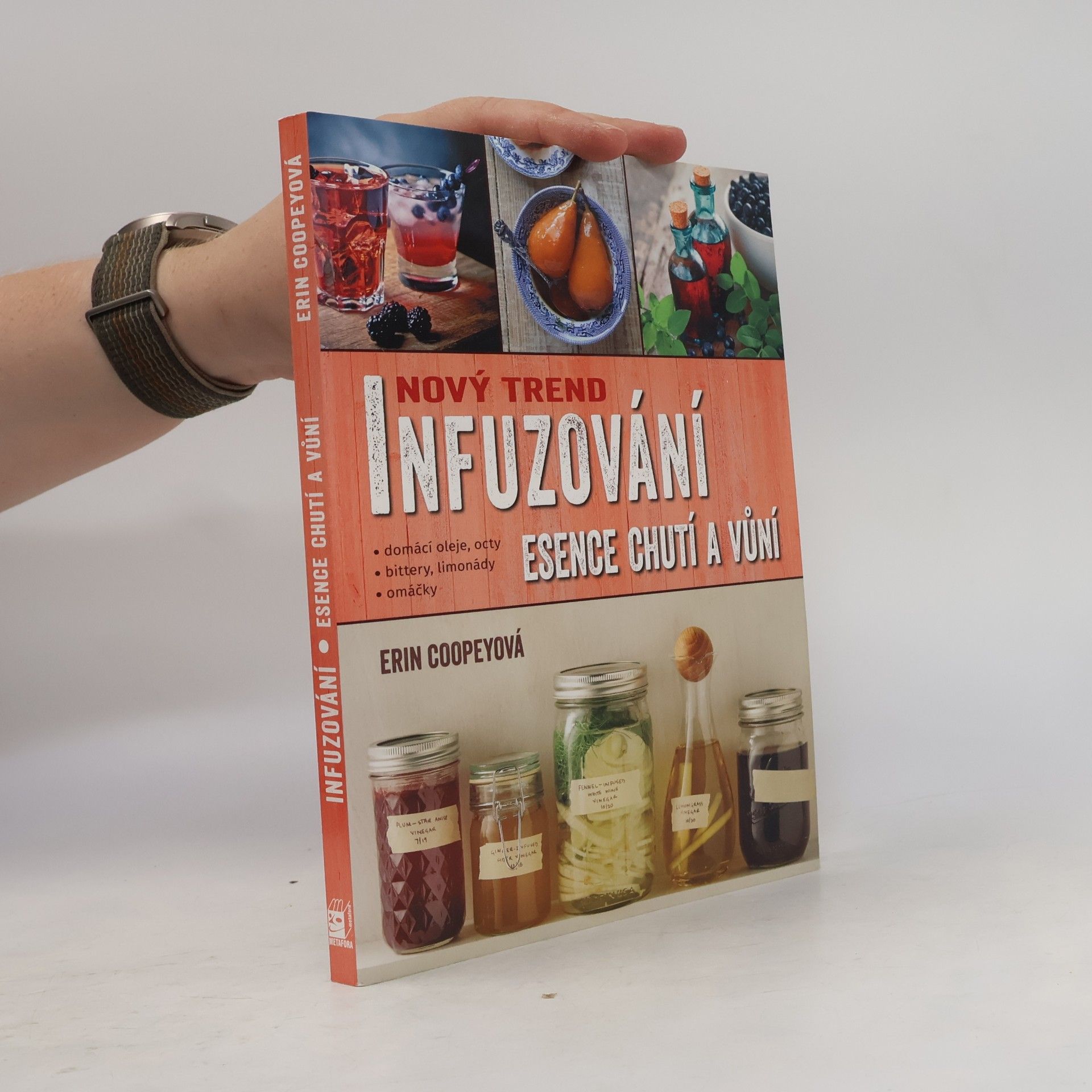 Erin Coopey Nový trend infuzování. Esence chutí a vůní. Recepty na domácí oleje, octy, omáčky, bittery, limonády a další dobroty